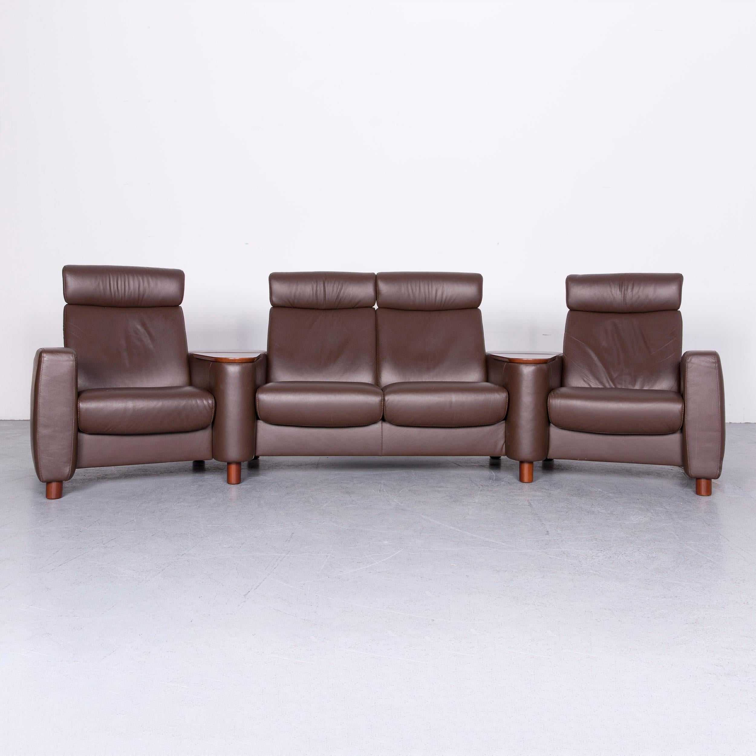 We bring to you an Ekornes Stressless Arion sofa footstool set brown leather four-seat with function.







