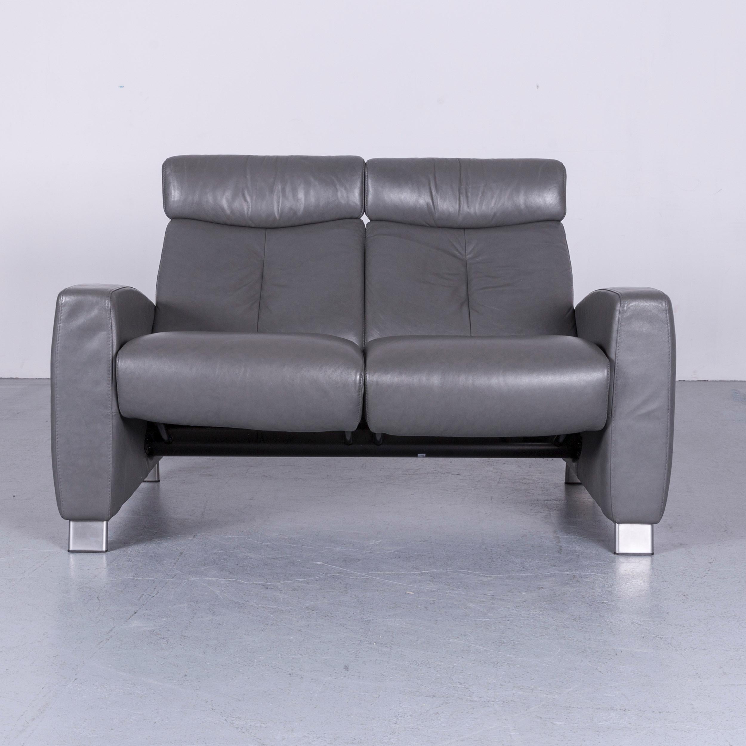 We bring to you an Ekornes Stressless Arion sofa grey leather two-seat with function.







    