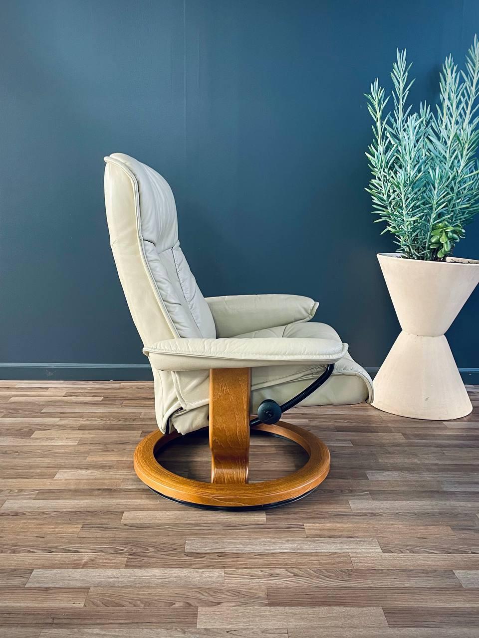 Late 20th Century Ekornes Stressless Beige Leather Reclining Swivel Lounge Chair