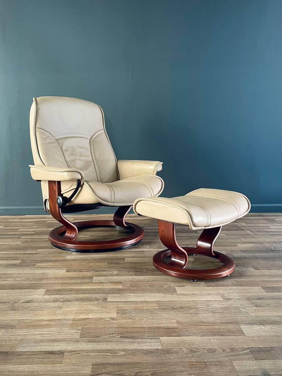 Dimensions:
Chair:
40.50”H x 34”W x 30.50”D
Ottoman:
15.50
