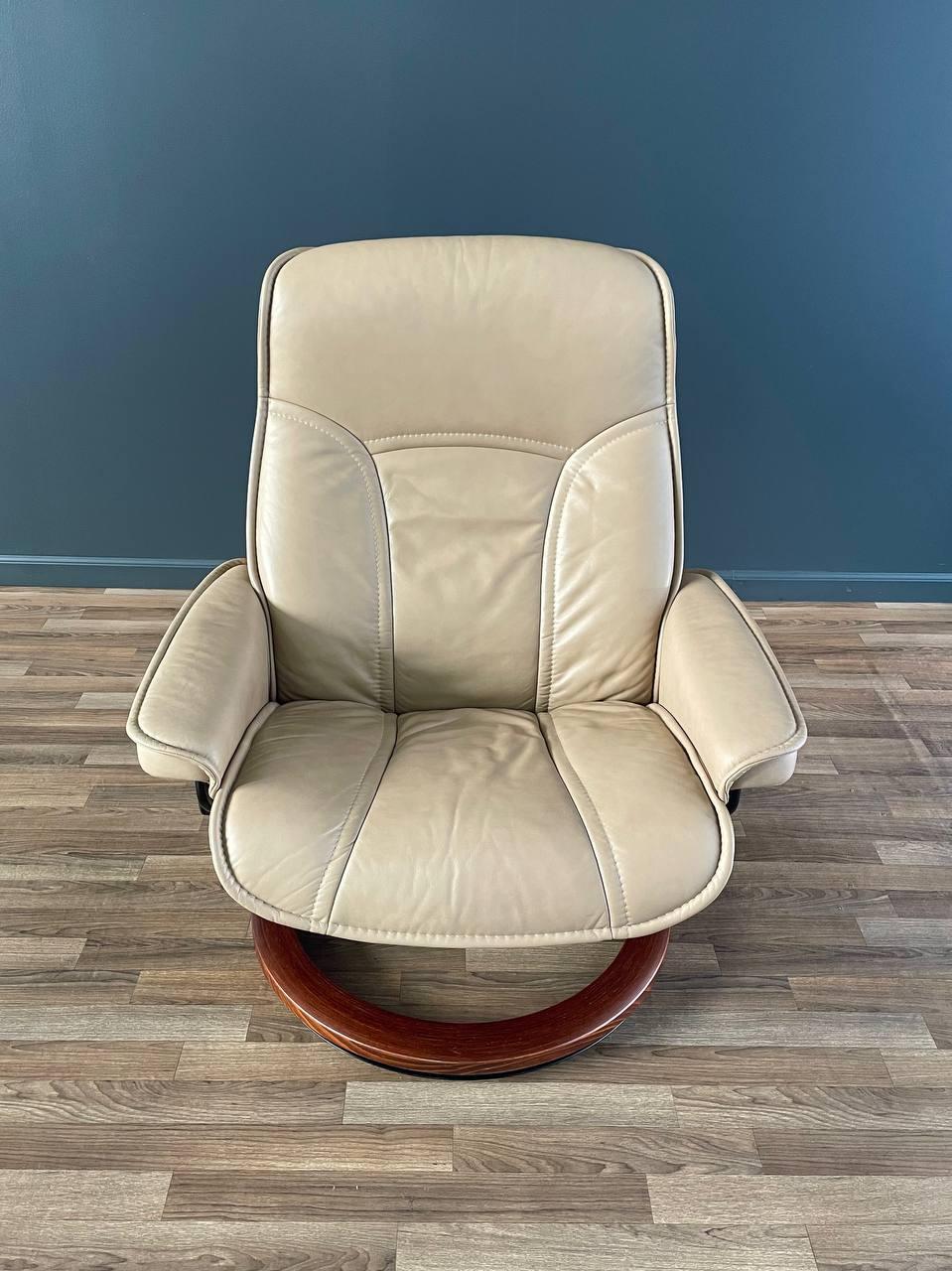 Ekornes Stressless Beige Leather Reclining Swivel Lounge Chair with Ottoman In Good Condition In Los Angeles, CA