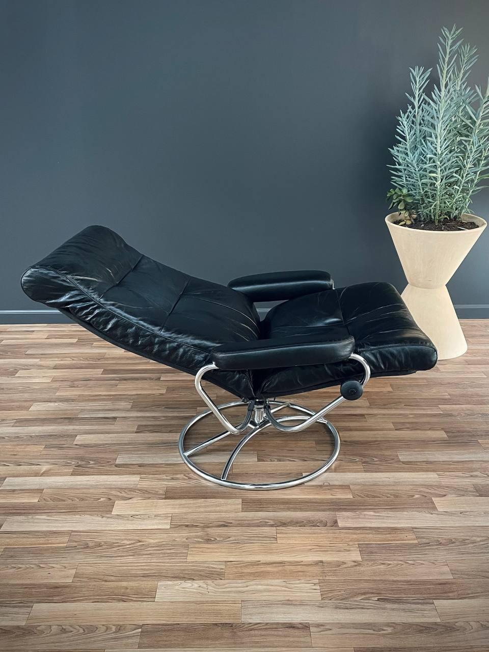 Late 20th Century Ekornes Stressless Black Leather & Chrome Reclining Swivel Lounge Chair