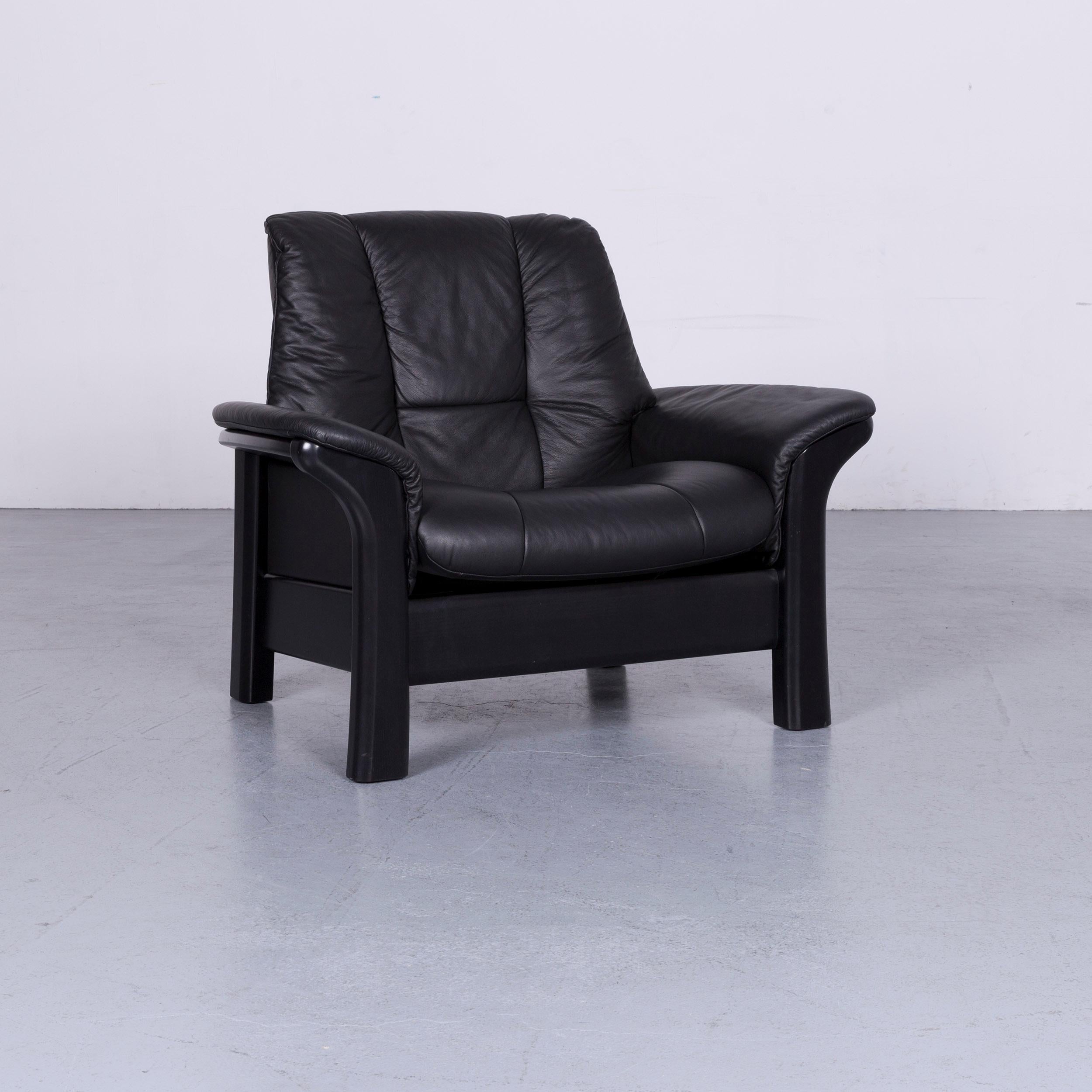 We bring to you an Ekornes Stressless Buckingham leather armchair black.