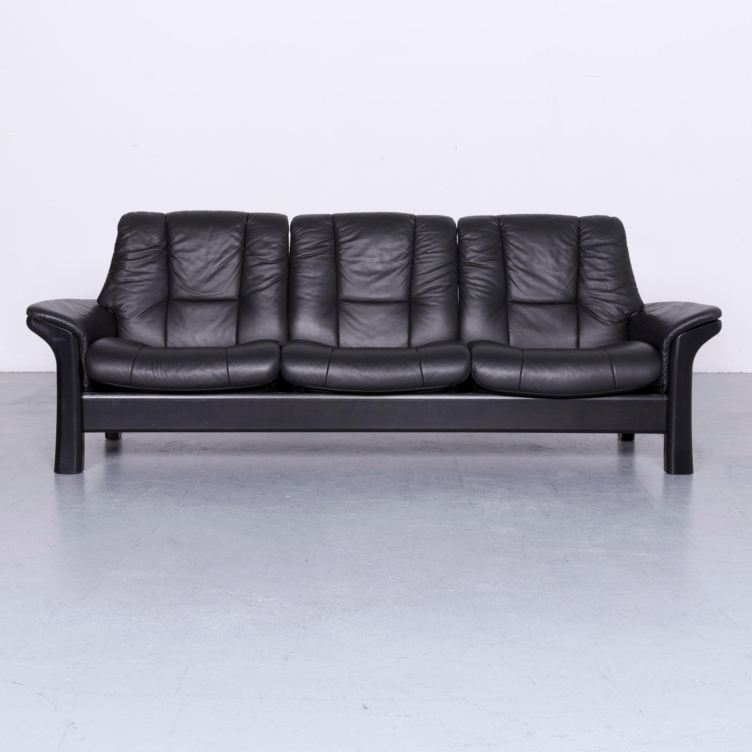 We bring to you an Ekornes Stressless Buckingham leather sofa set black recliner.