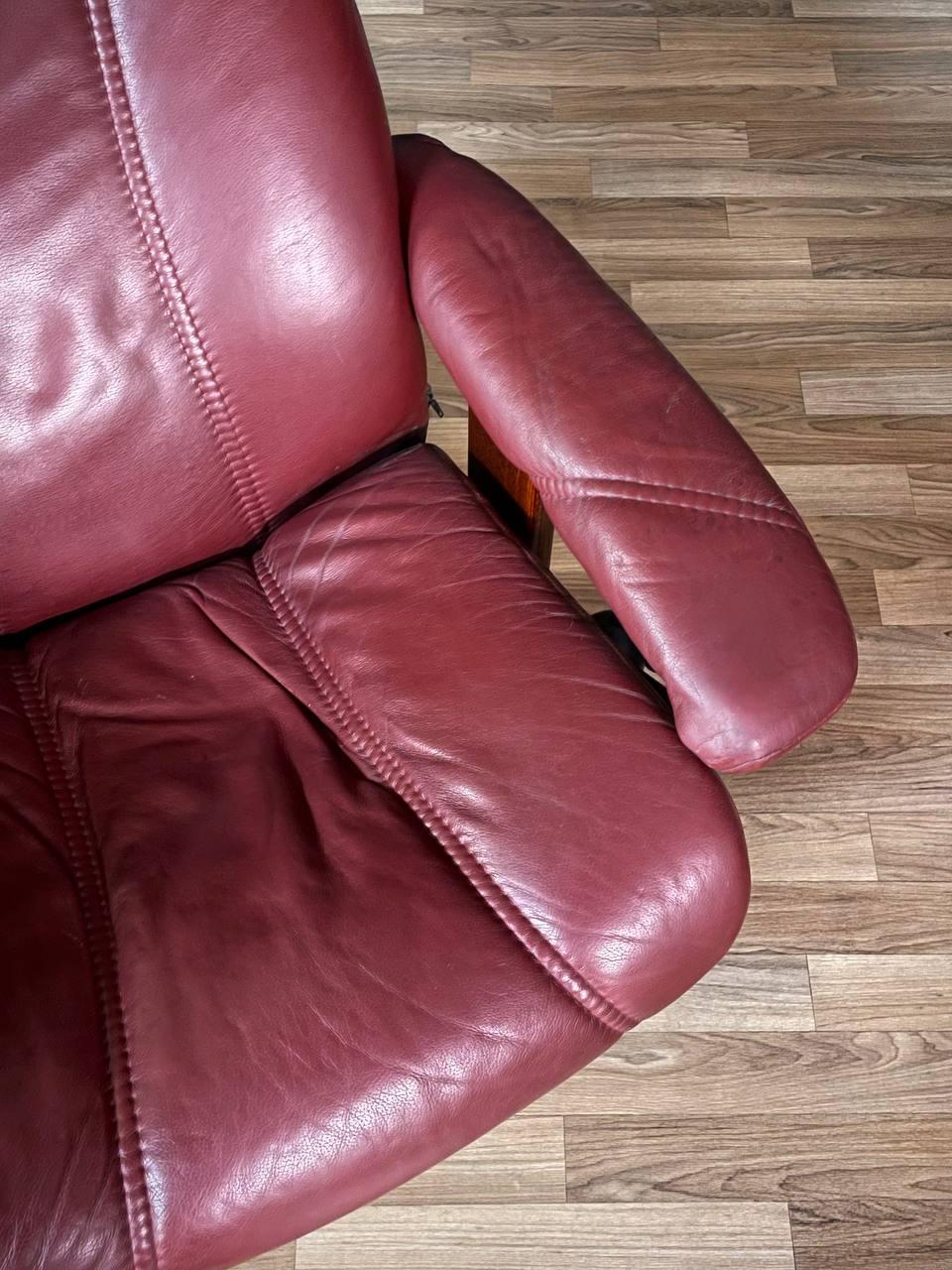 Ekornes Stressless Burgundy Leather Reclining Swivel Lounge Chair w/ Ottoman For Sale 2