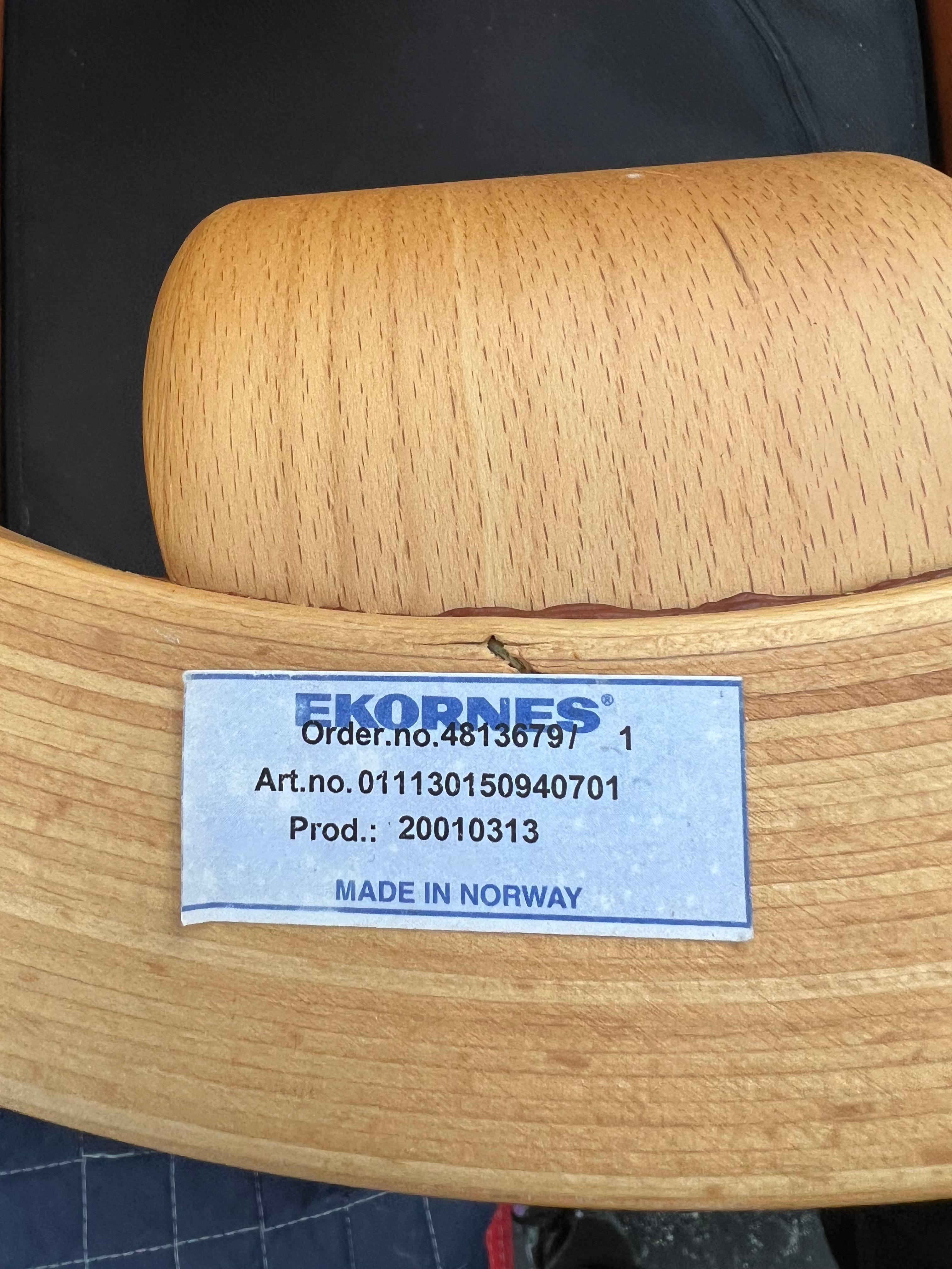 Fauteuil de salon pivotant inclinable Ekornes Stressless en cuir cognac avec pouf en vente 3