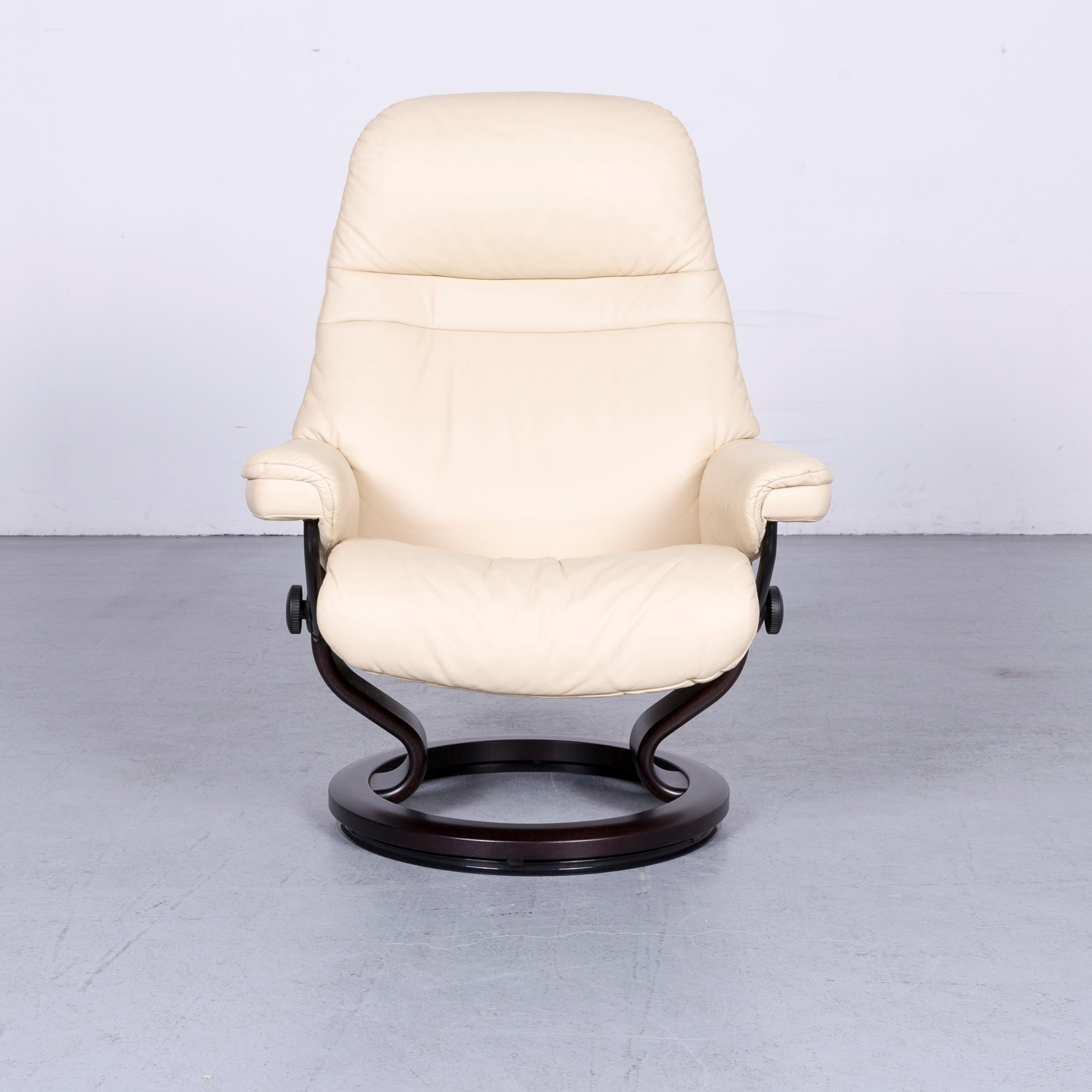 Ekornes Stressless Designer Leather Armchair Beige with Stool In Good Condition In Cologne, DE