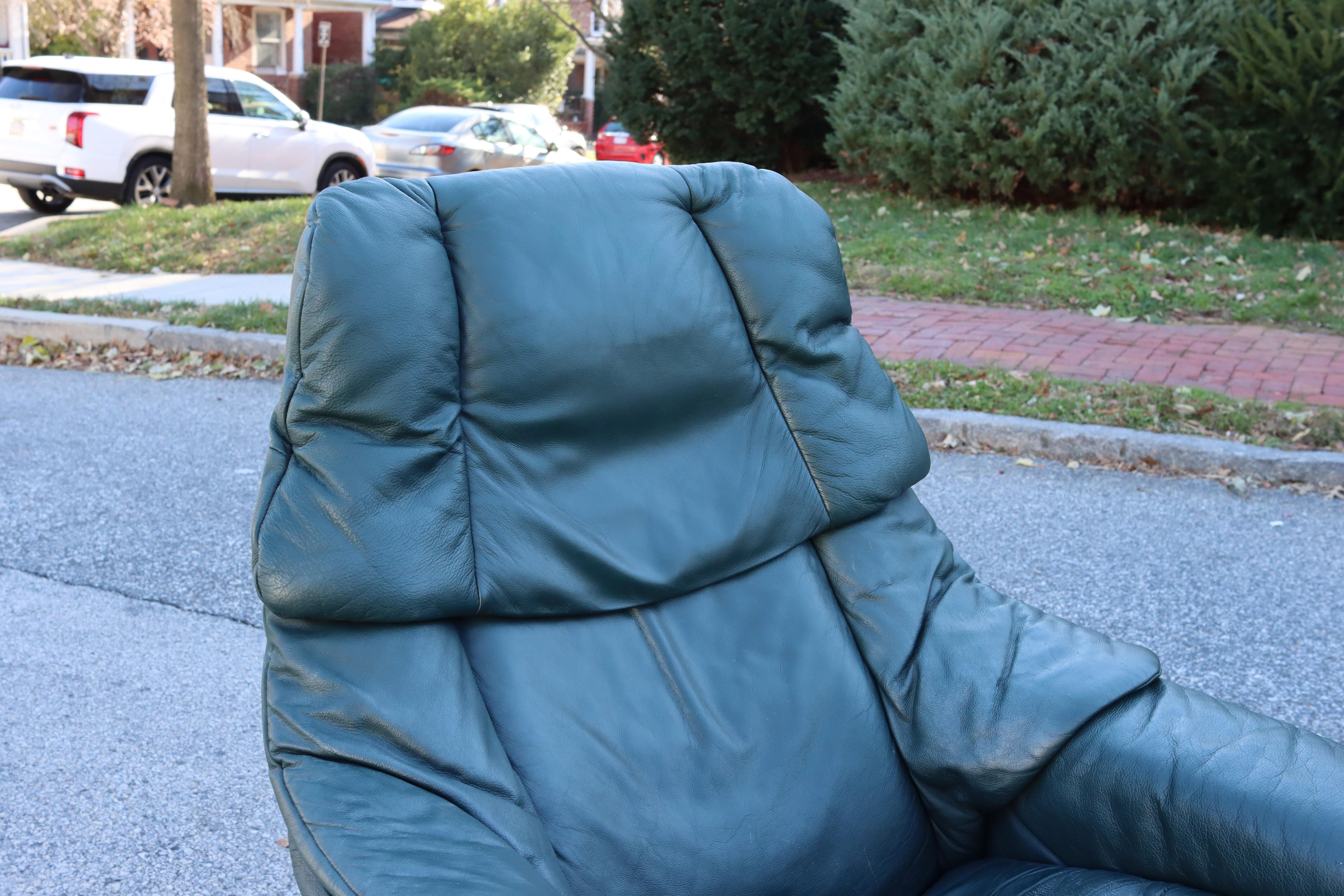 green stressless chair