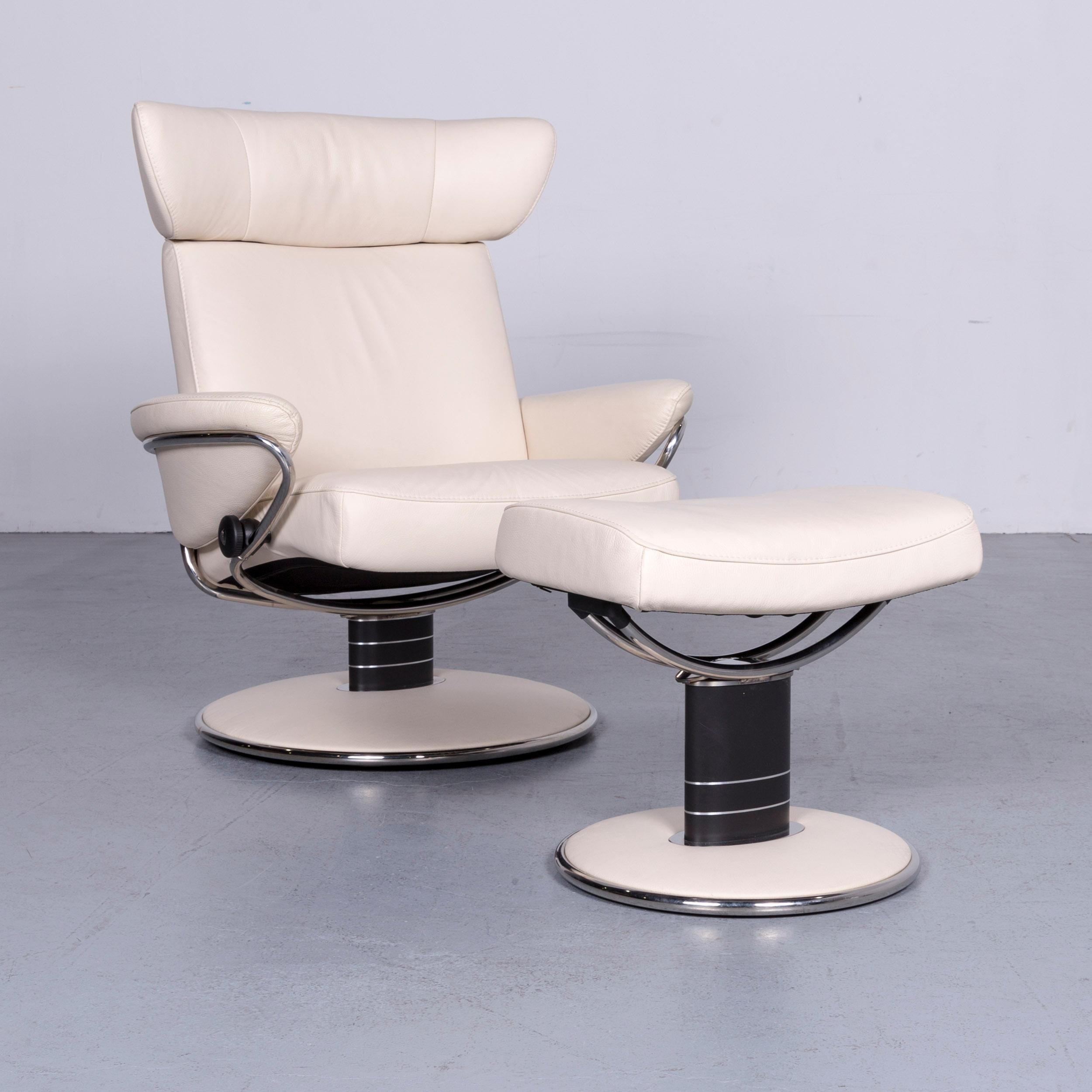 We bring to you an Ekornes Stressless jazz designer leather office chair crème with stool.