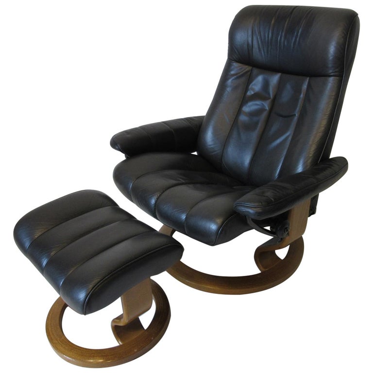 Ekornes Stressless Leather Lounge Chair With Ottoman Norway At 1stdibs