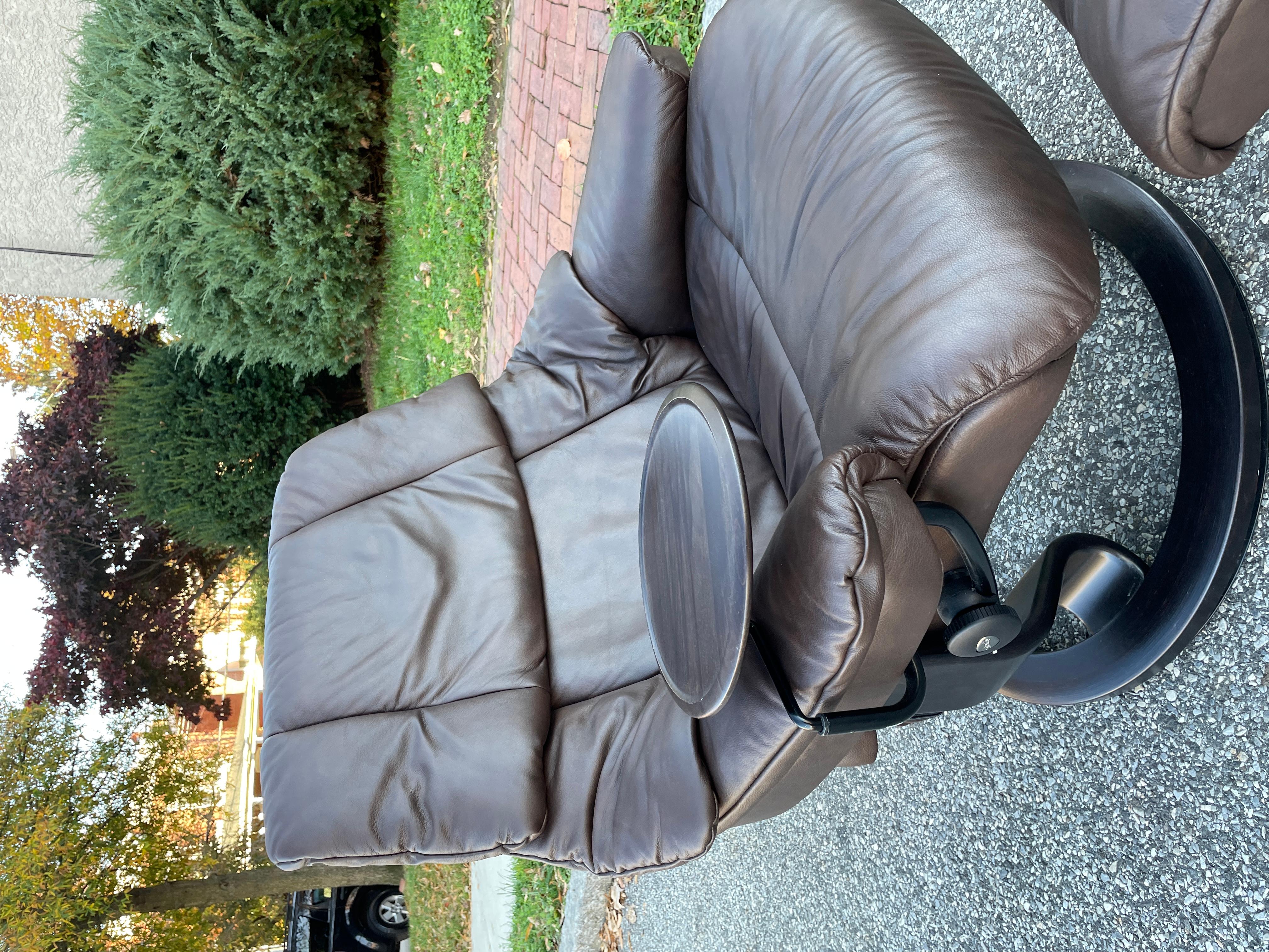 Norwegian Ekornes Stressless Leather Recliner Chair with Table and Ottoman For Sale