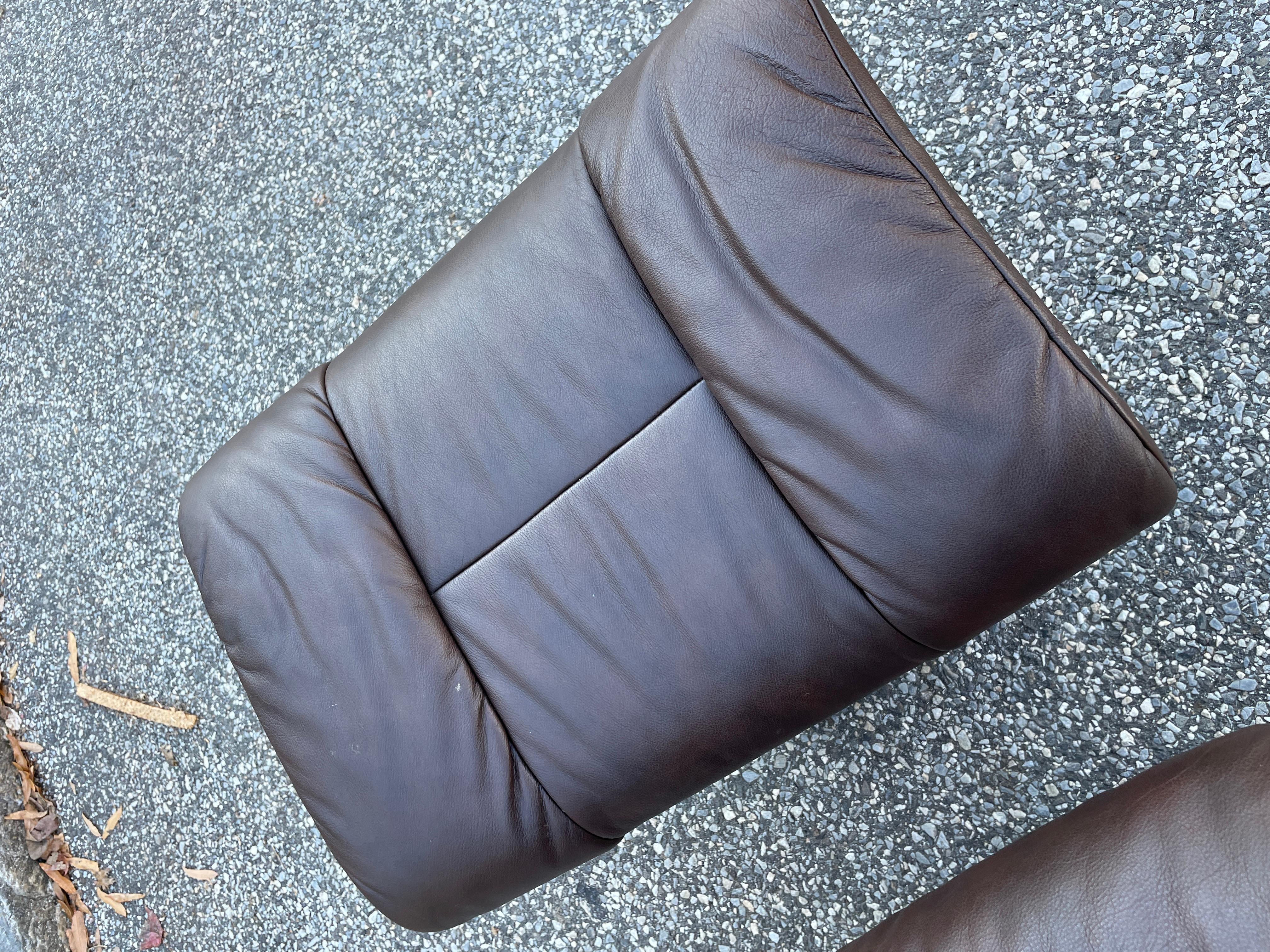 Ekornes Stressless Leather Recliner Chair with Table and Ottoman For Sale 2
