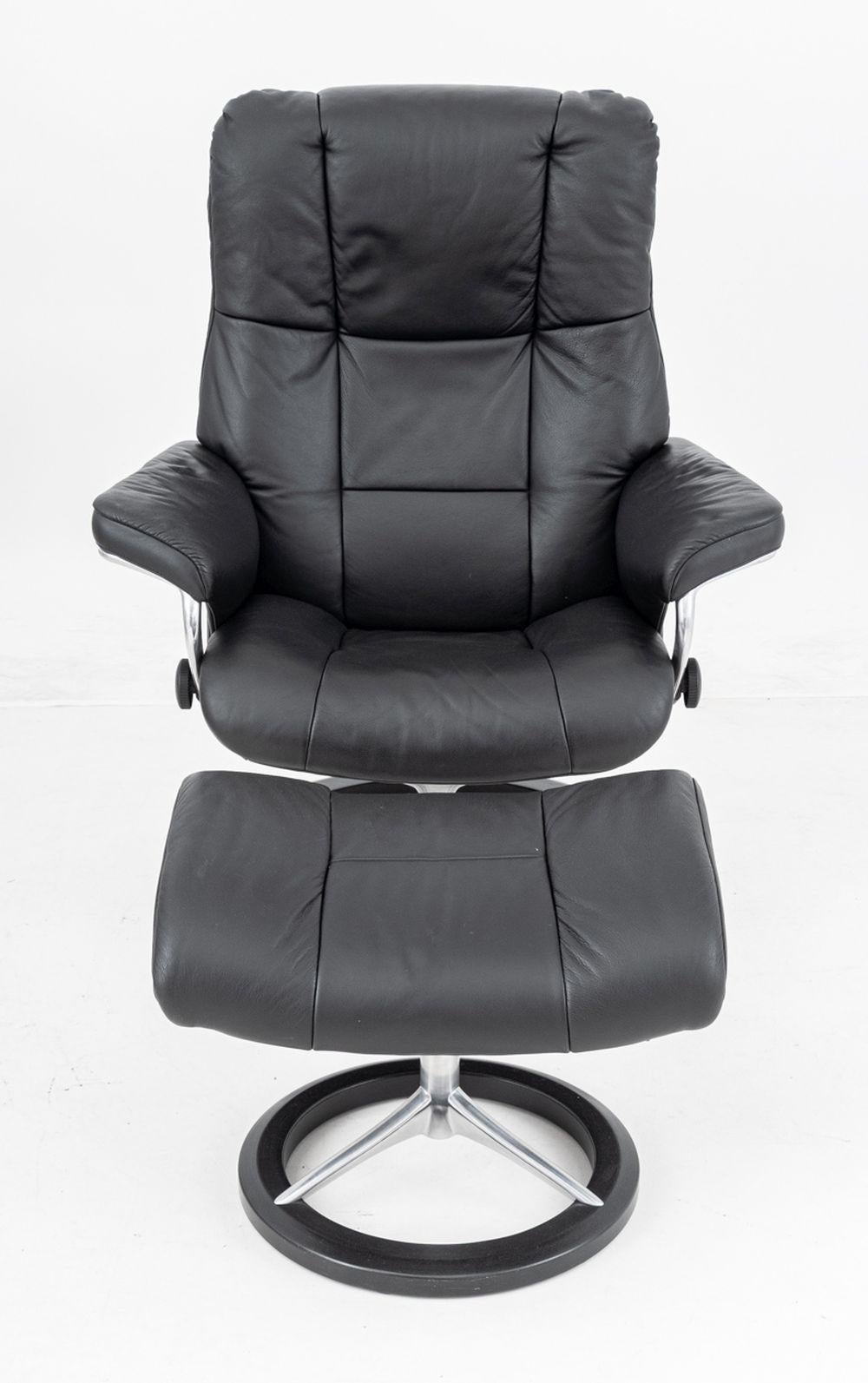 Ekornes Stressless - Chaise longue et pouf Bon état - En vente à Astoria, NY