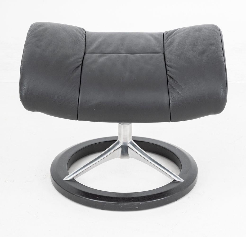 Ekornes Stressless - Chaise longue et pouf en vente 1