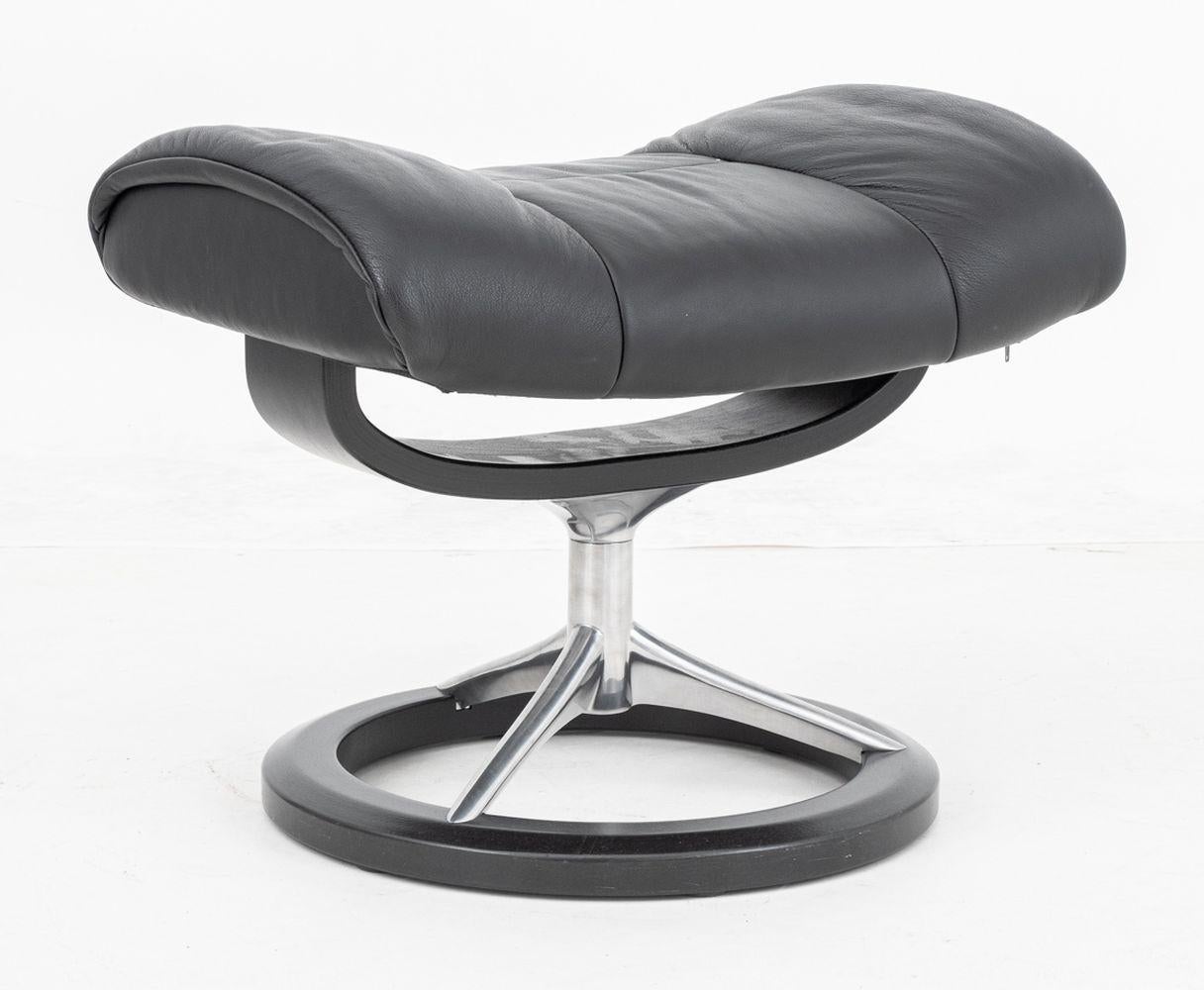 Ekornes Stressless - Chaise longue et pouf en vente 2