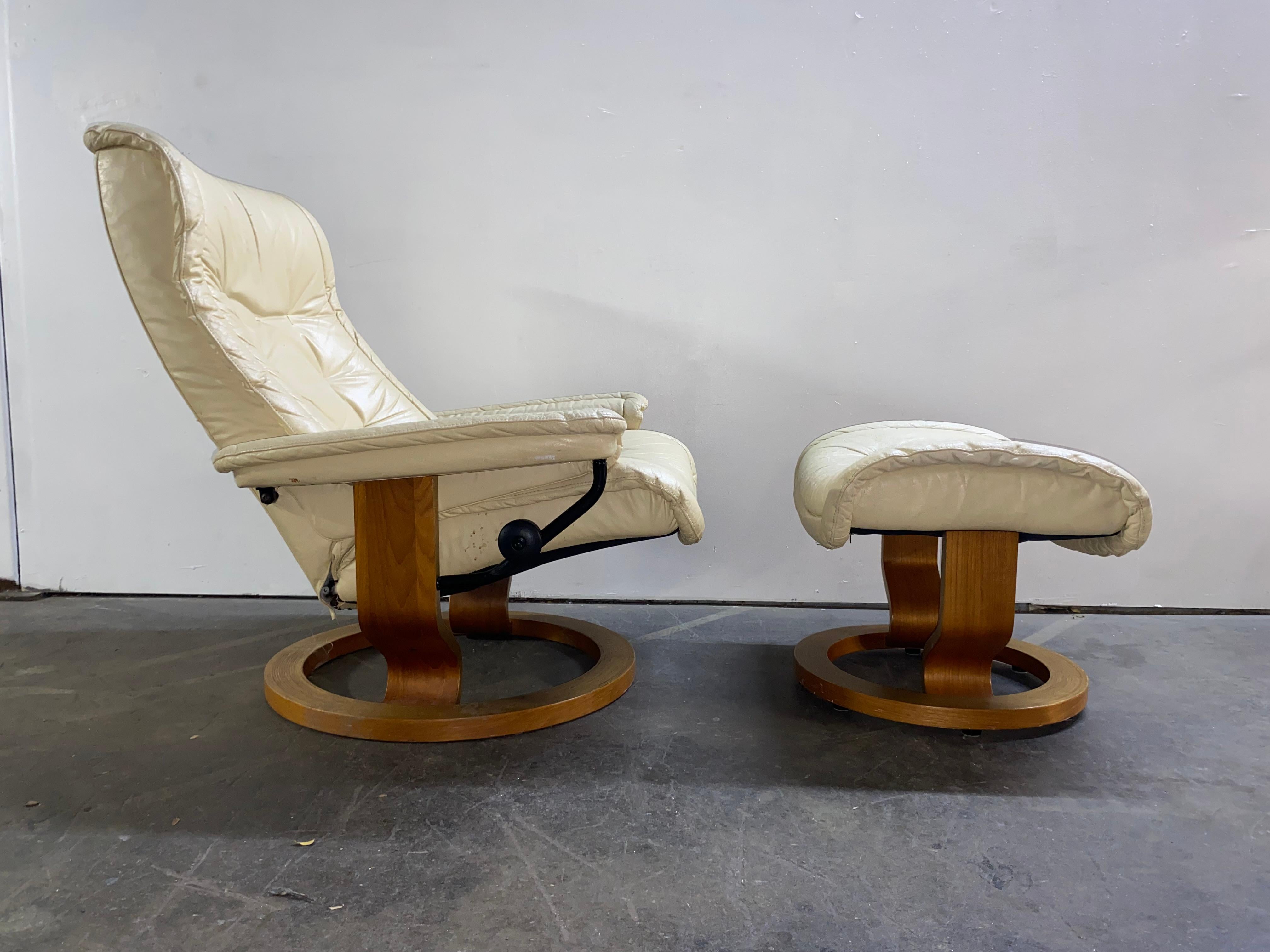 Ekornes Stressless Lounge Chair and Ottoman in Cream Leather and Bentwood Frame 5