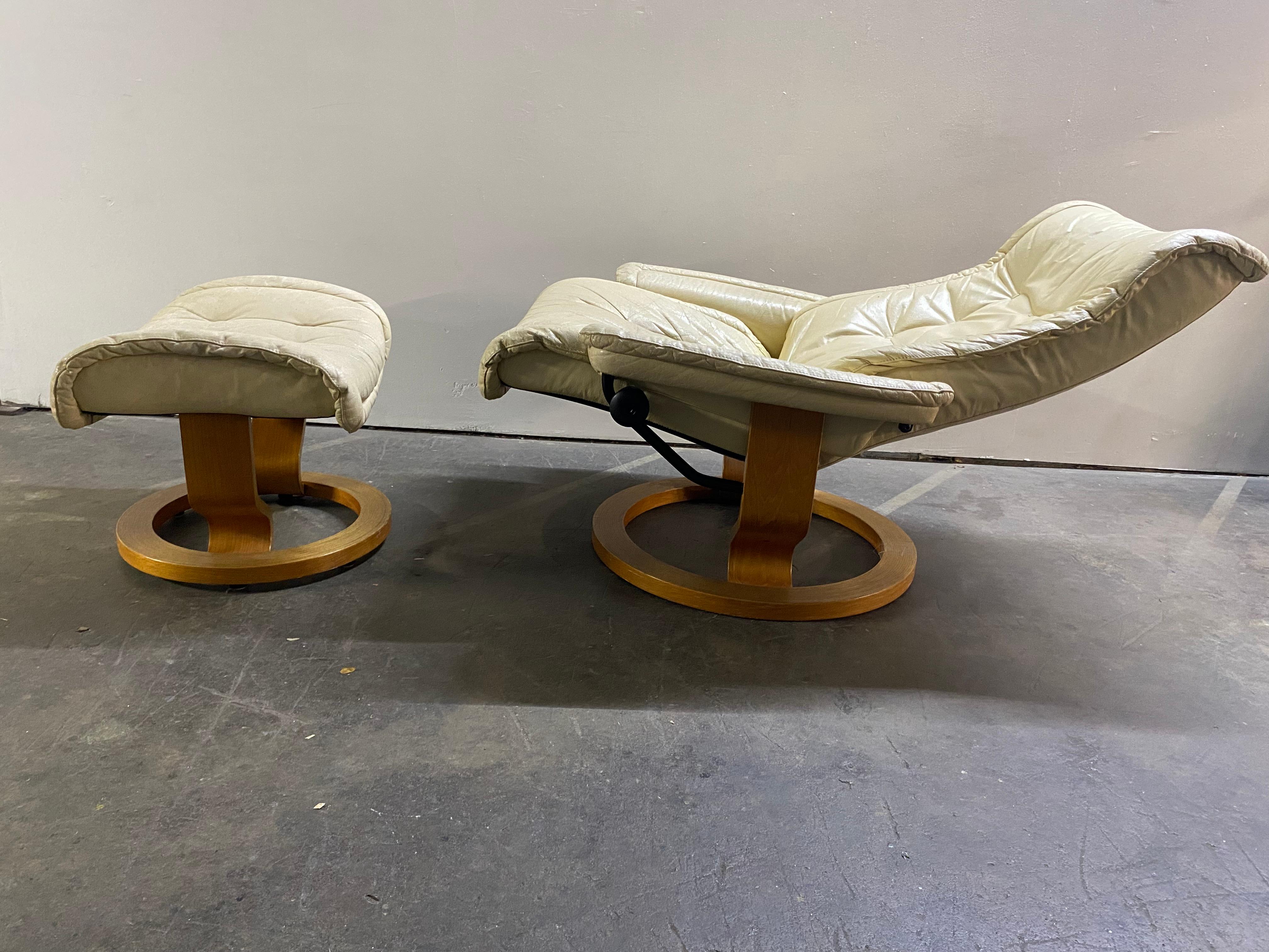 Ekornes Stressless Lounge Chair and Ottoman in Cream Leather and Bentwood Frame 2