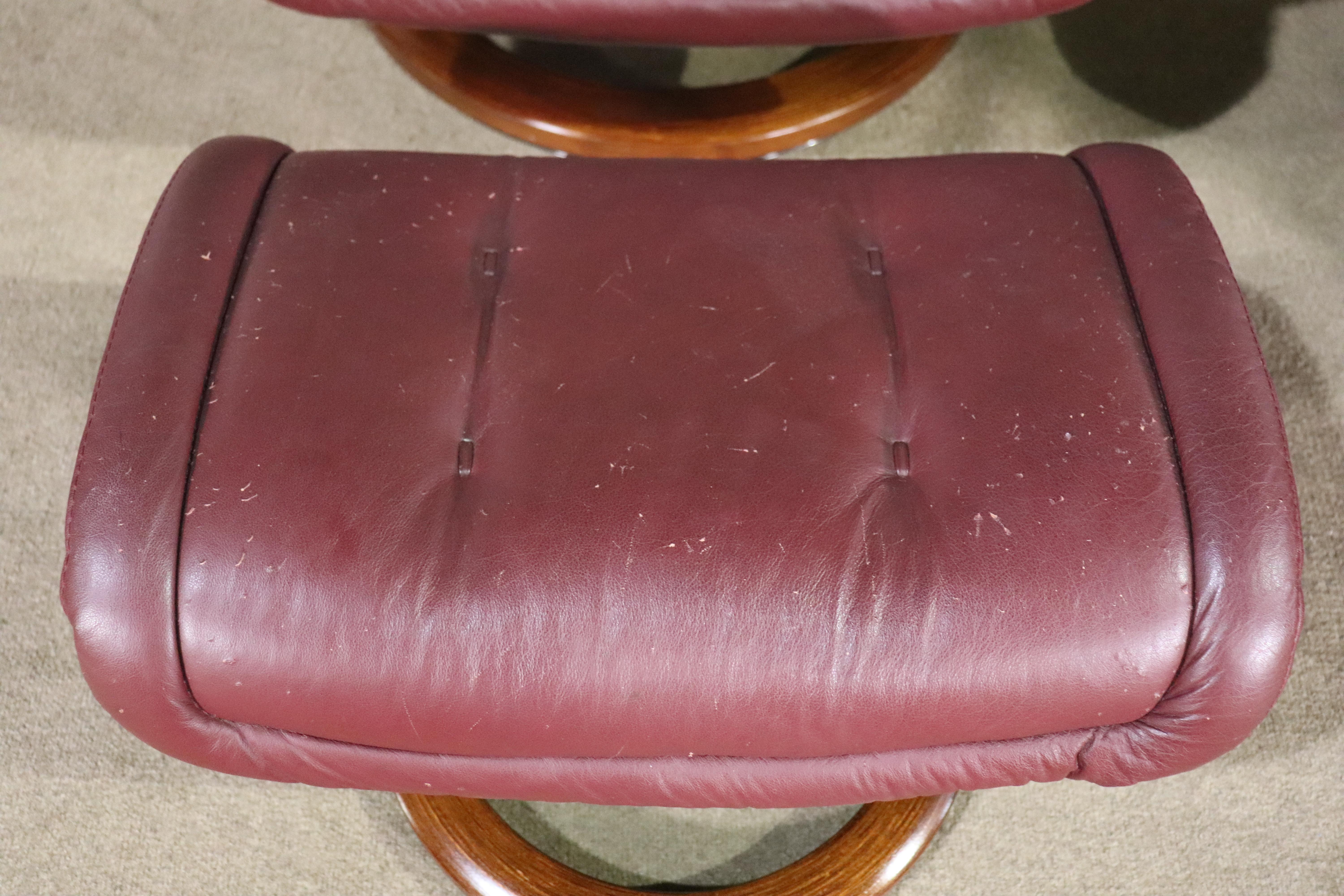 Ekornes 'Stressless' Lounge Chair w/ Ottoman For Sale 2