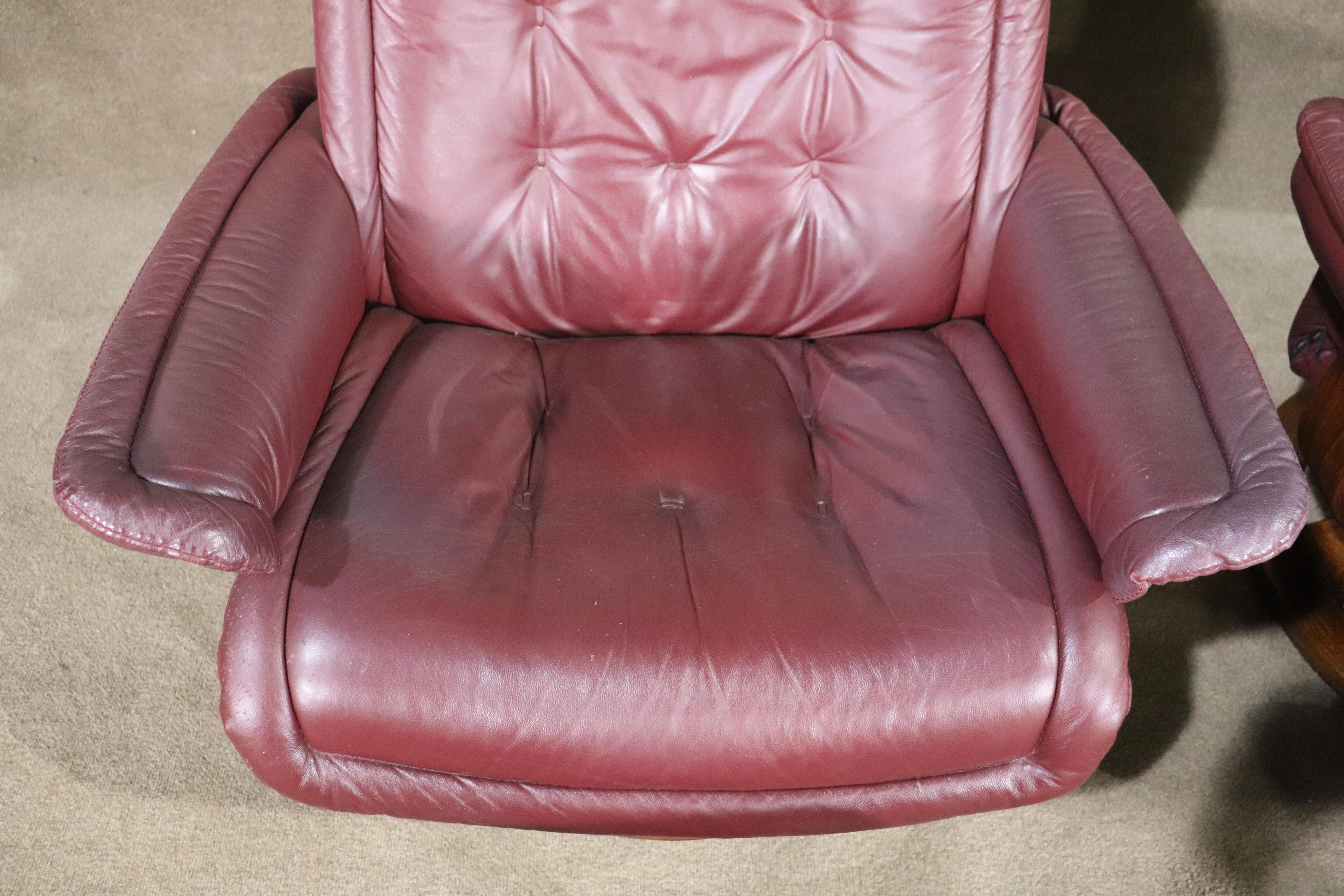 Ekornes 'Stressless' Lounge Chair w/ Ottoman In Good Condition For Sale In Brooklyn, NY