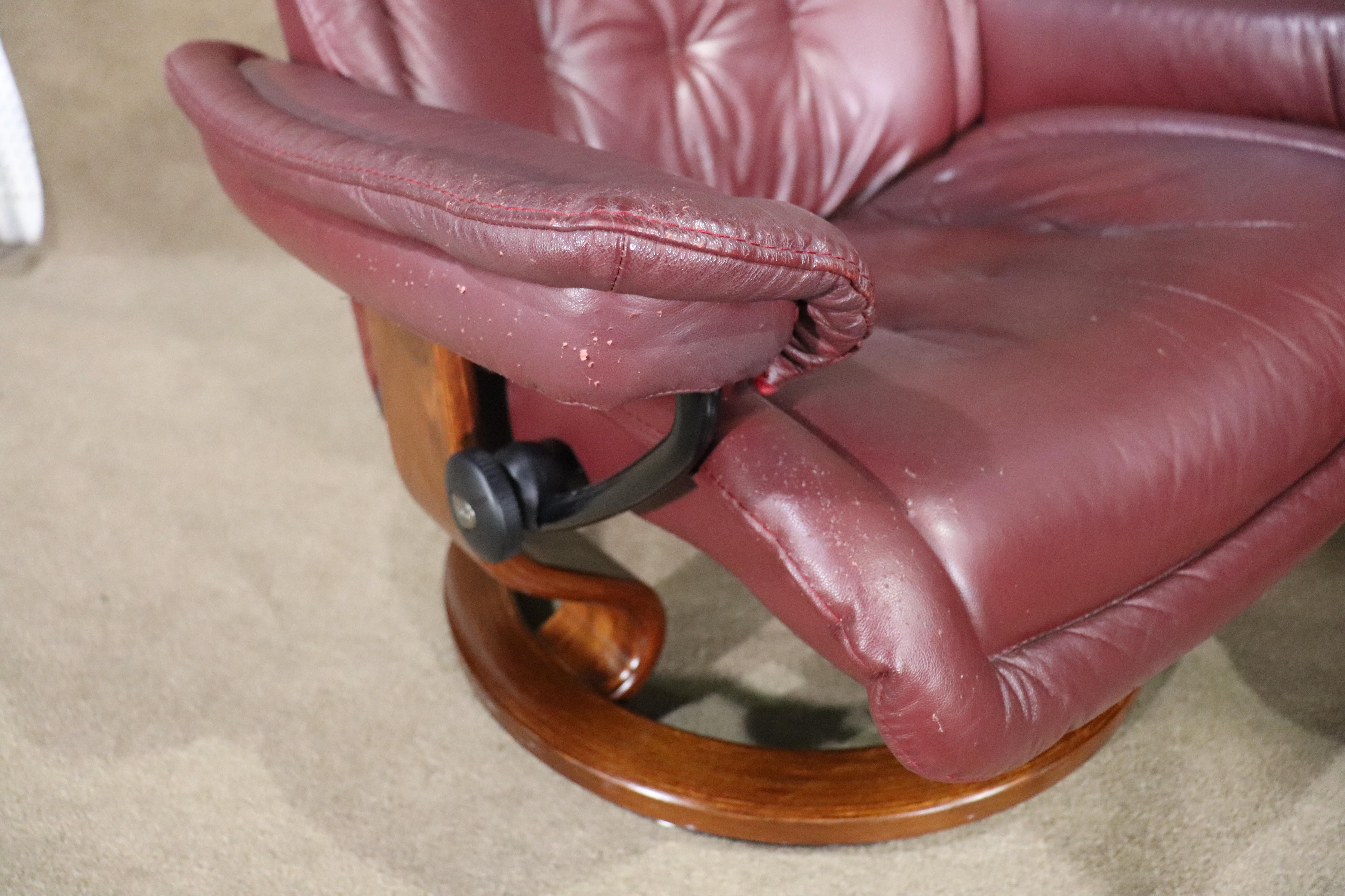 20th Century Ekornes 'Stressless' Lounge Chair w/ Ottoman For Sale