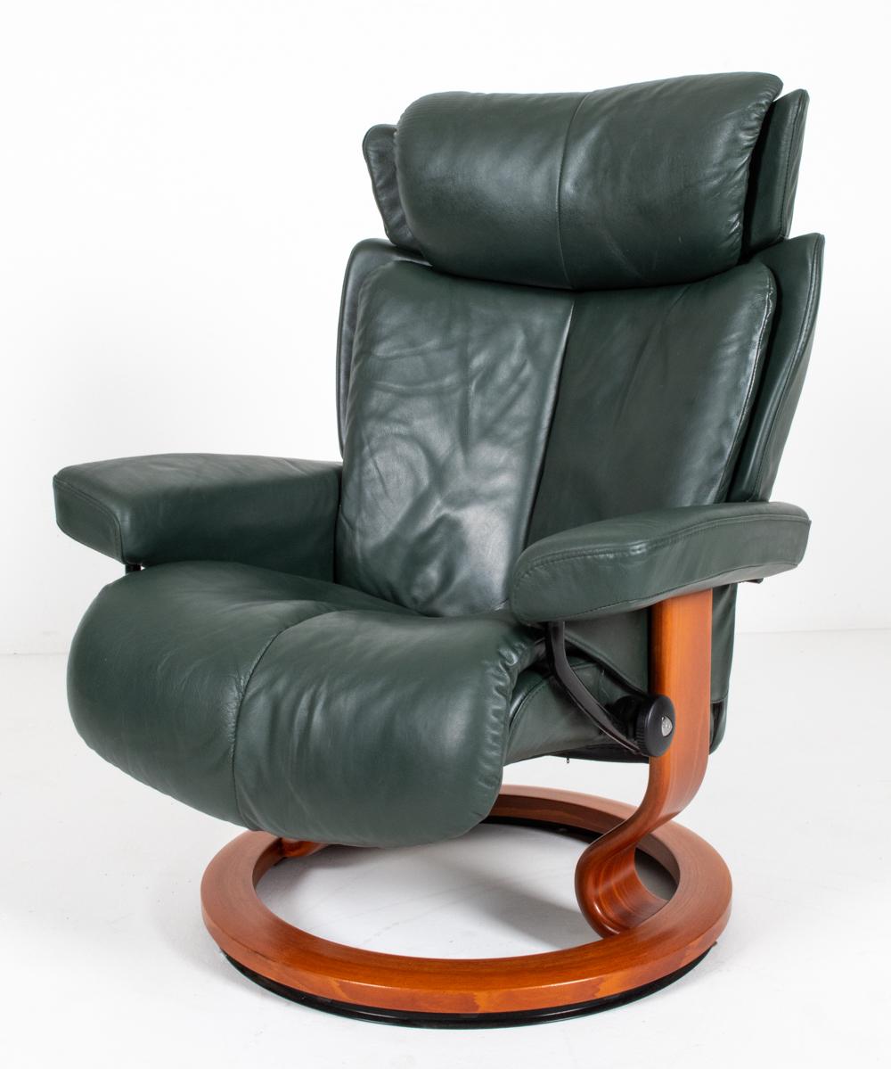 Ekornes Stressless Magic Lounge Chair & Ottoman In Good Condition For Sale In Norwalk, CT