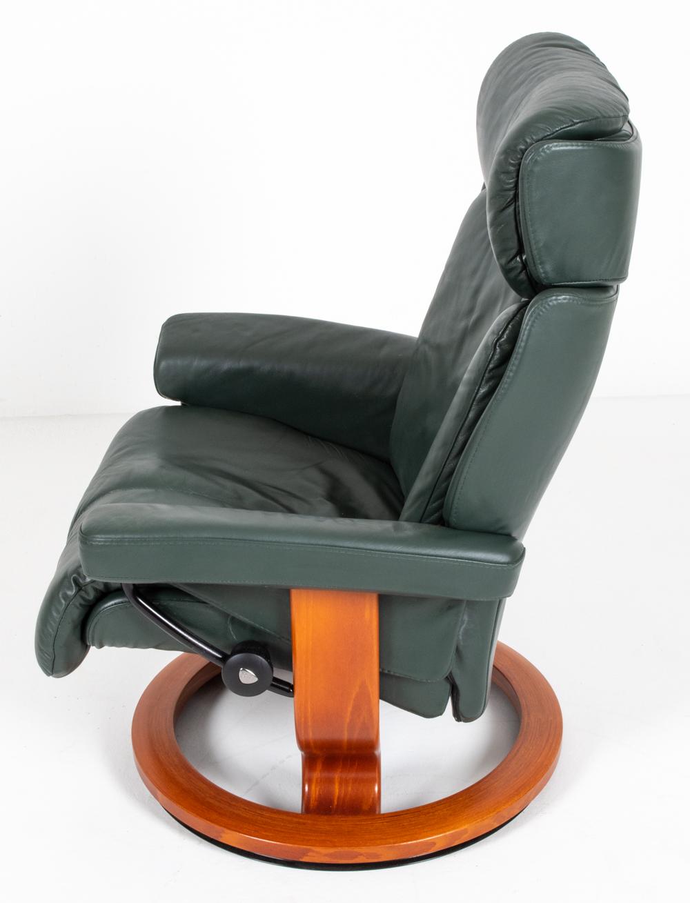 Ekornes Stressless Magic Lounge Chair & Ottoman For Sale 2