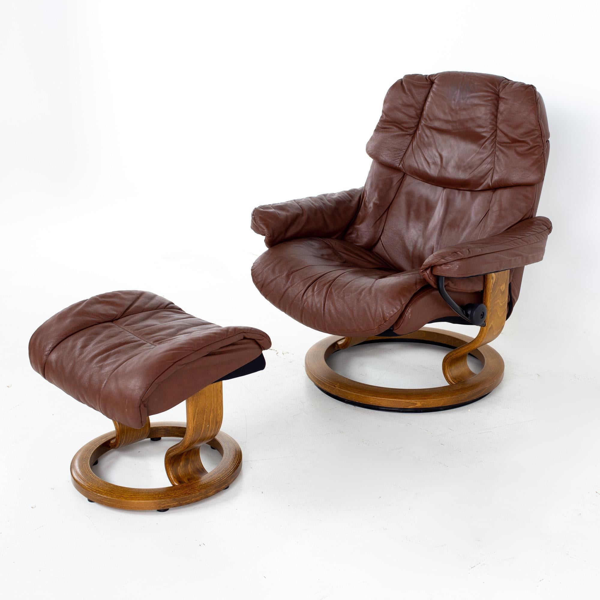 Ekornes stressless Paloma mid century reclining swivel leather lounge chair and ottoman
Chair measures: 34 wide x 30 deep x 38 high, with a seat height of 17 inches and arm height of 21 inches
Ottoman measures: 19 wide x 16 deep x 16.5 inches high