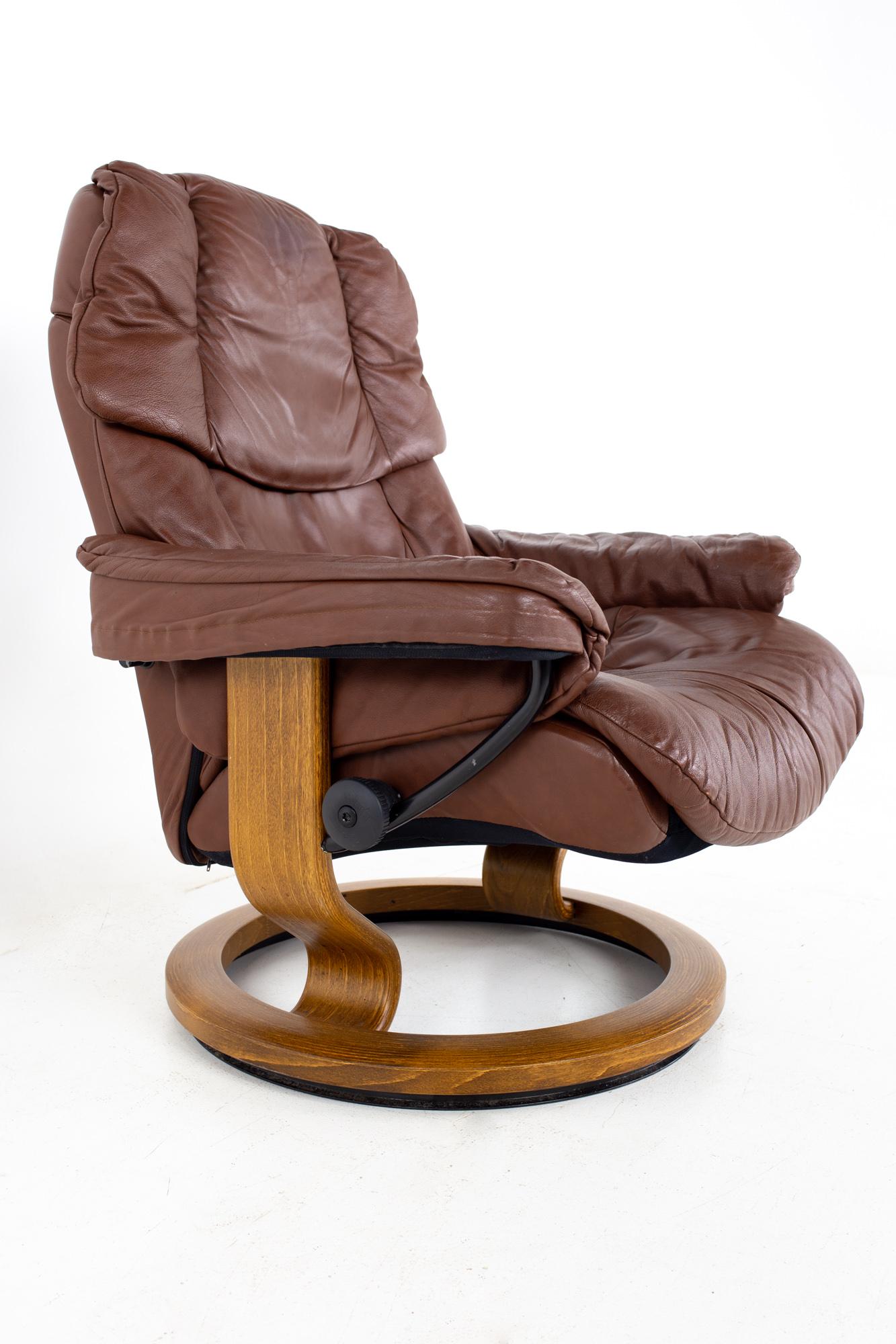 Late 20th Century Ekornes Stressless Paloma Mid Century Reclining Swivel Leather Lounge Chair and
