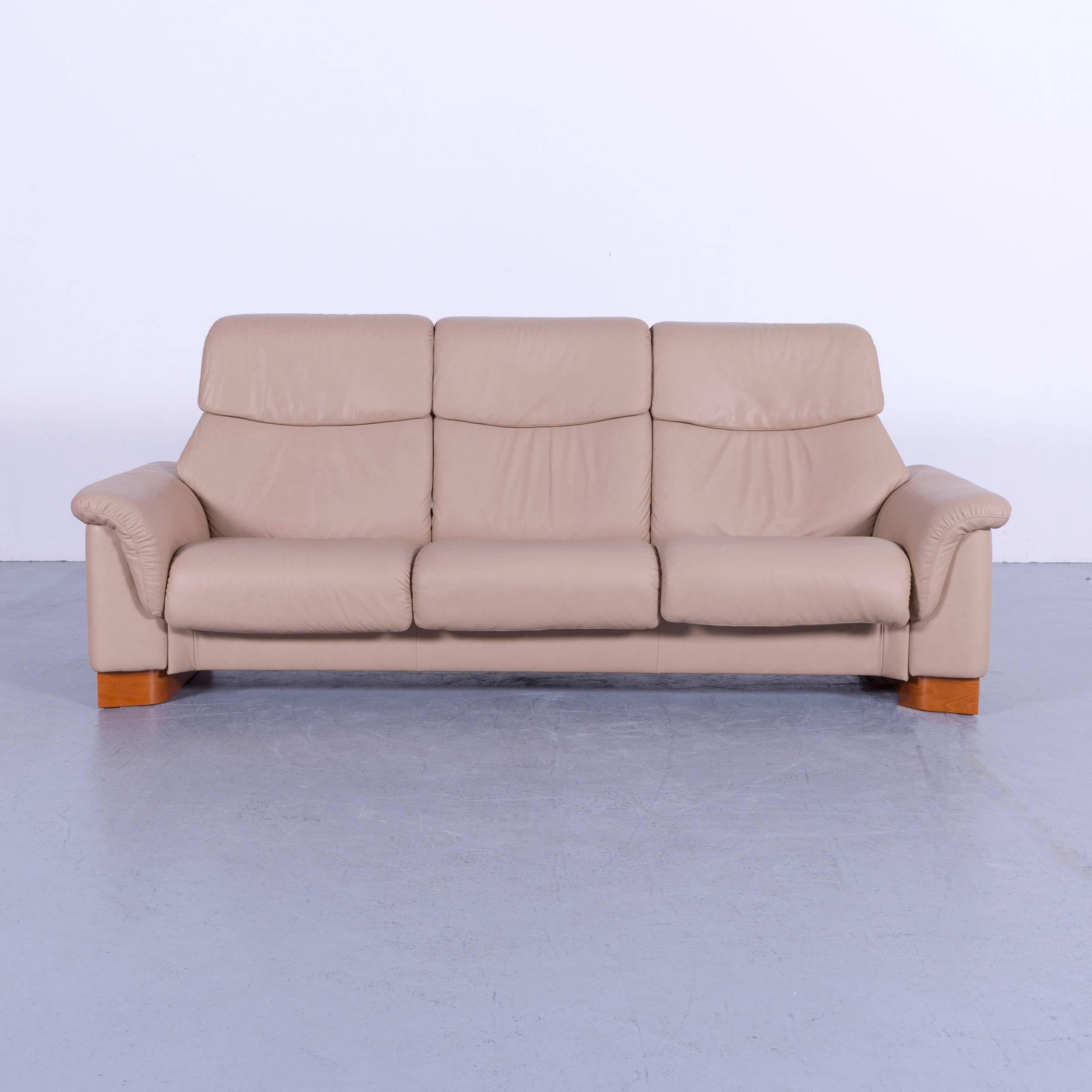 We bring to you an Ekornes Stressless paradise sofa set beige leather three-seat recliner.















         
