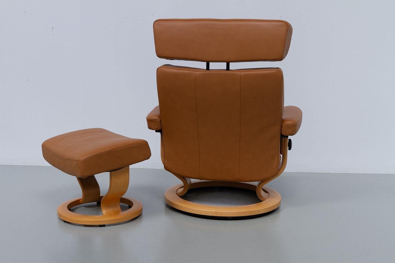 Ekornes Stressless Reclining Lounge Chair and Ottoman, 2000s. 5