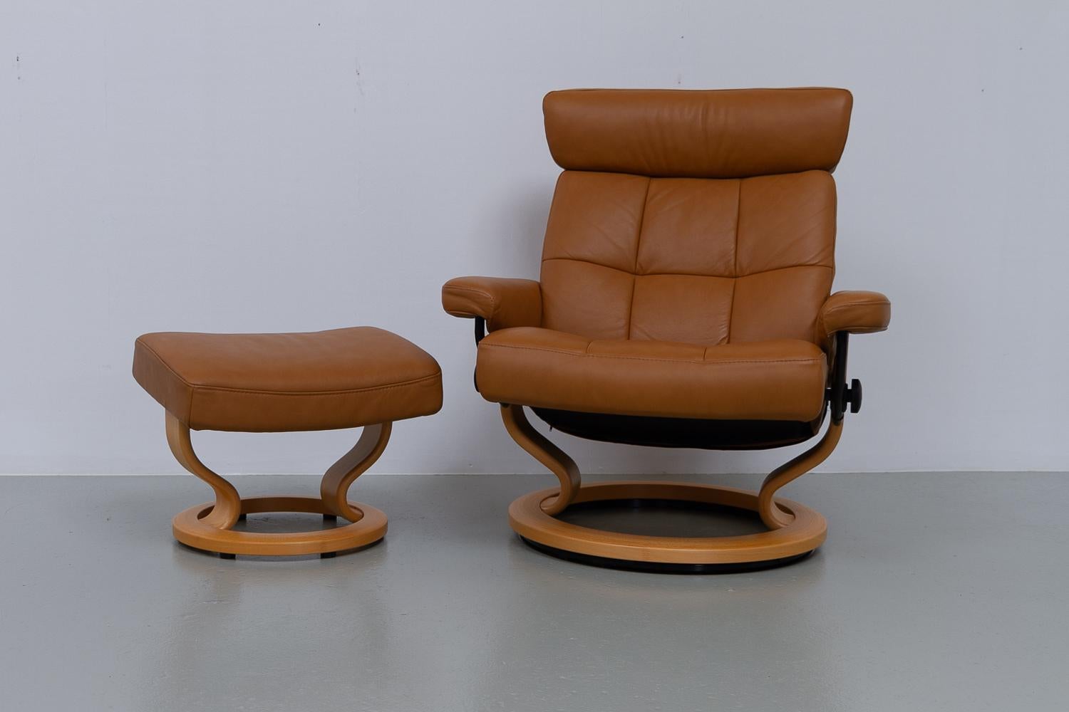 Ekornes Stressless Reclining Lounge Chair and Ottoman, 2000s. 11