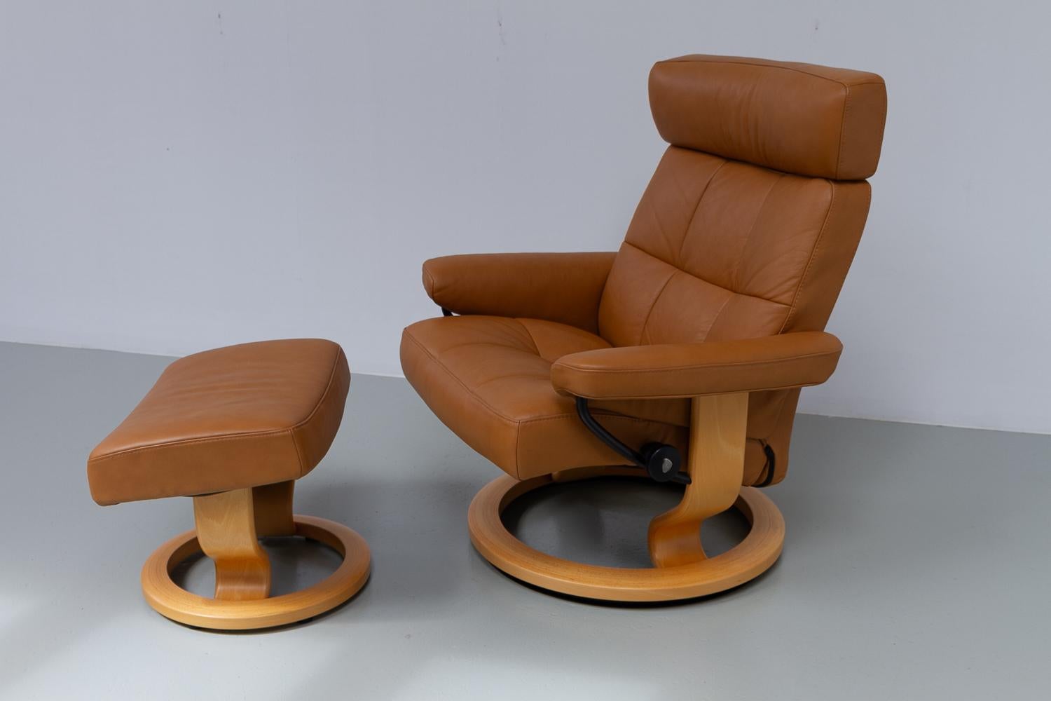 Ekornes Stressless Reclining Lounge Chair and Ottoman, 2000s. 13
