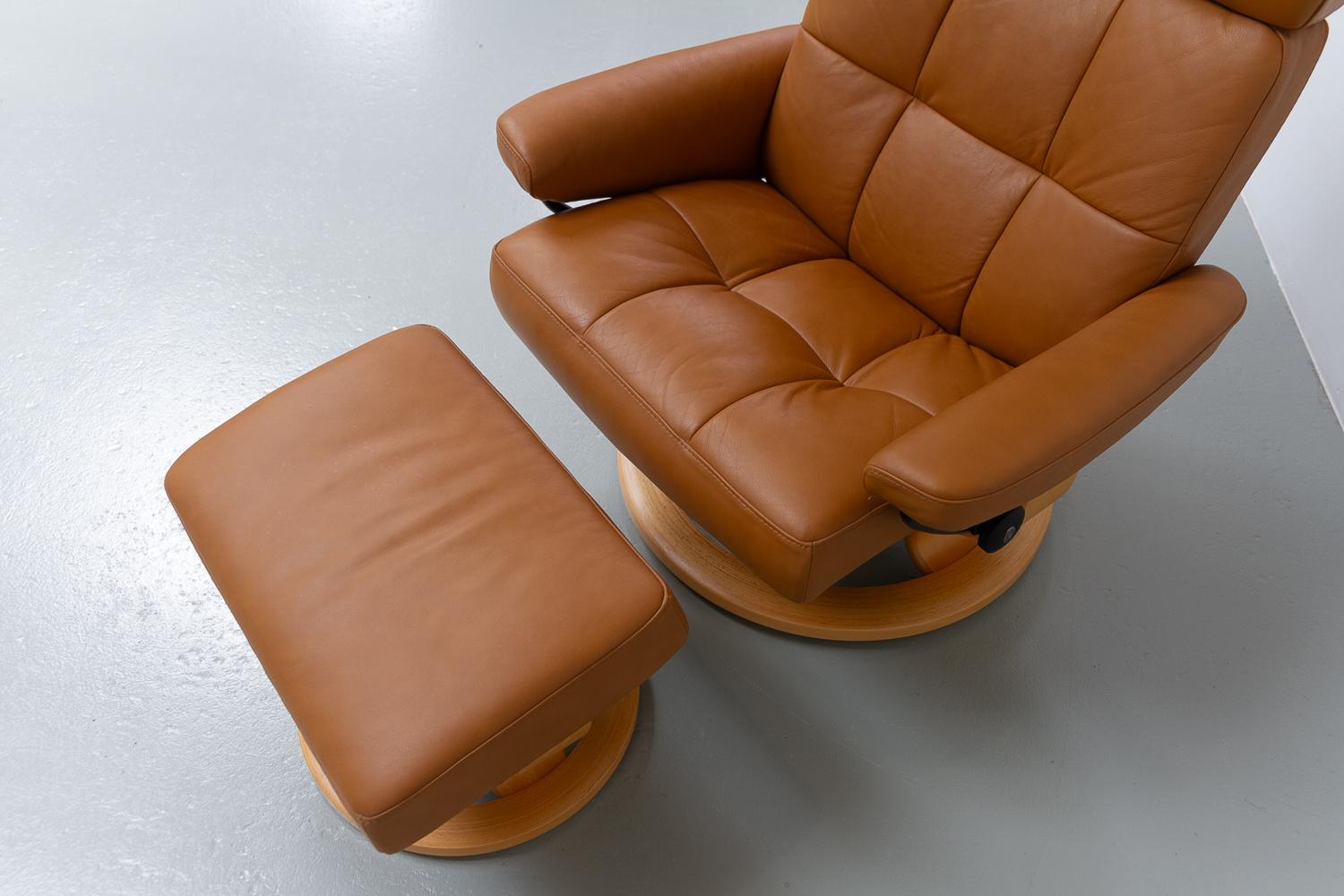 Norwegian Ekornes Stressless Reclining Lounge Chair and Ottoman, 2000s.