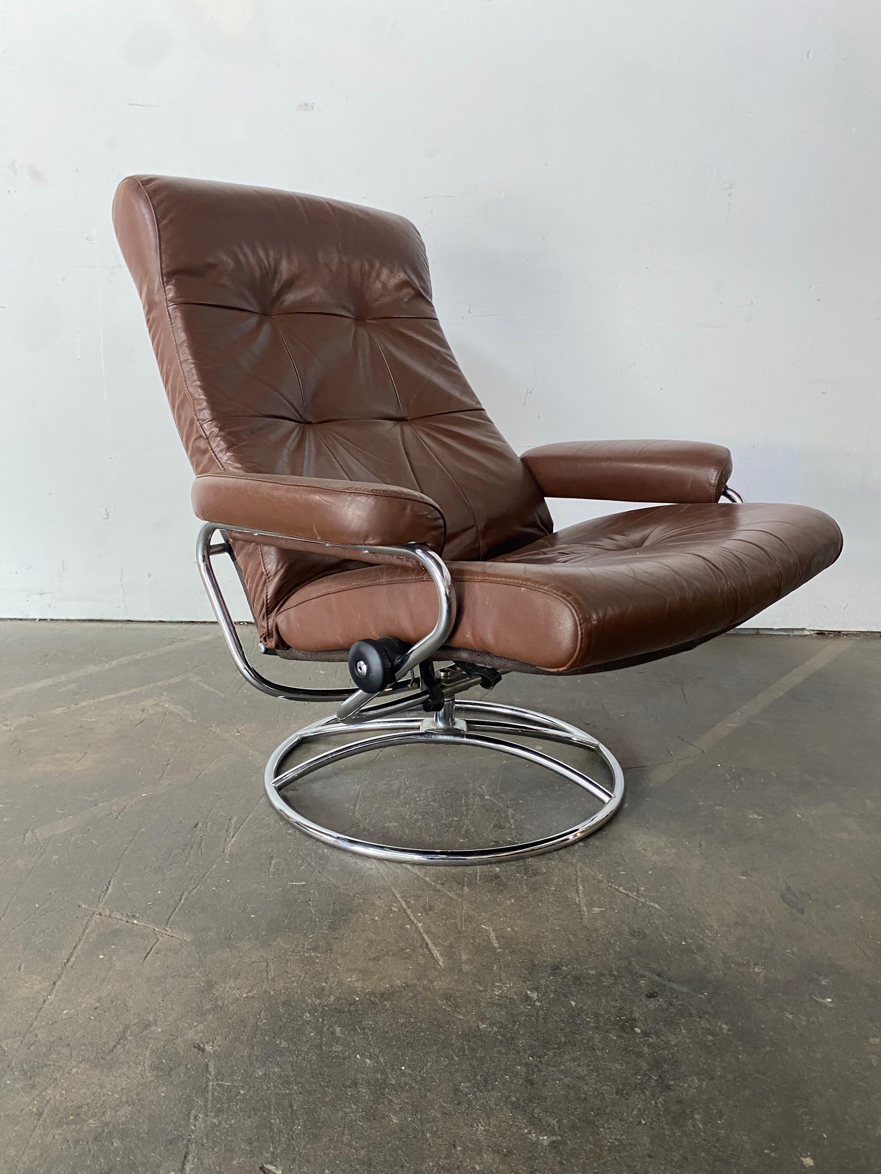 Ekornes Stressless Reclining Lounge Chair and Ottoman 3