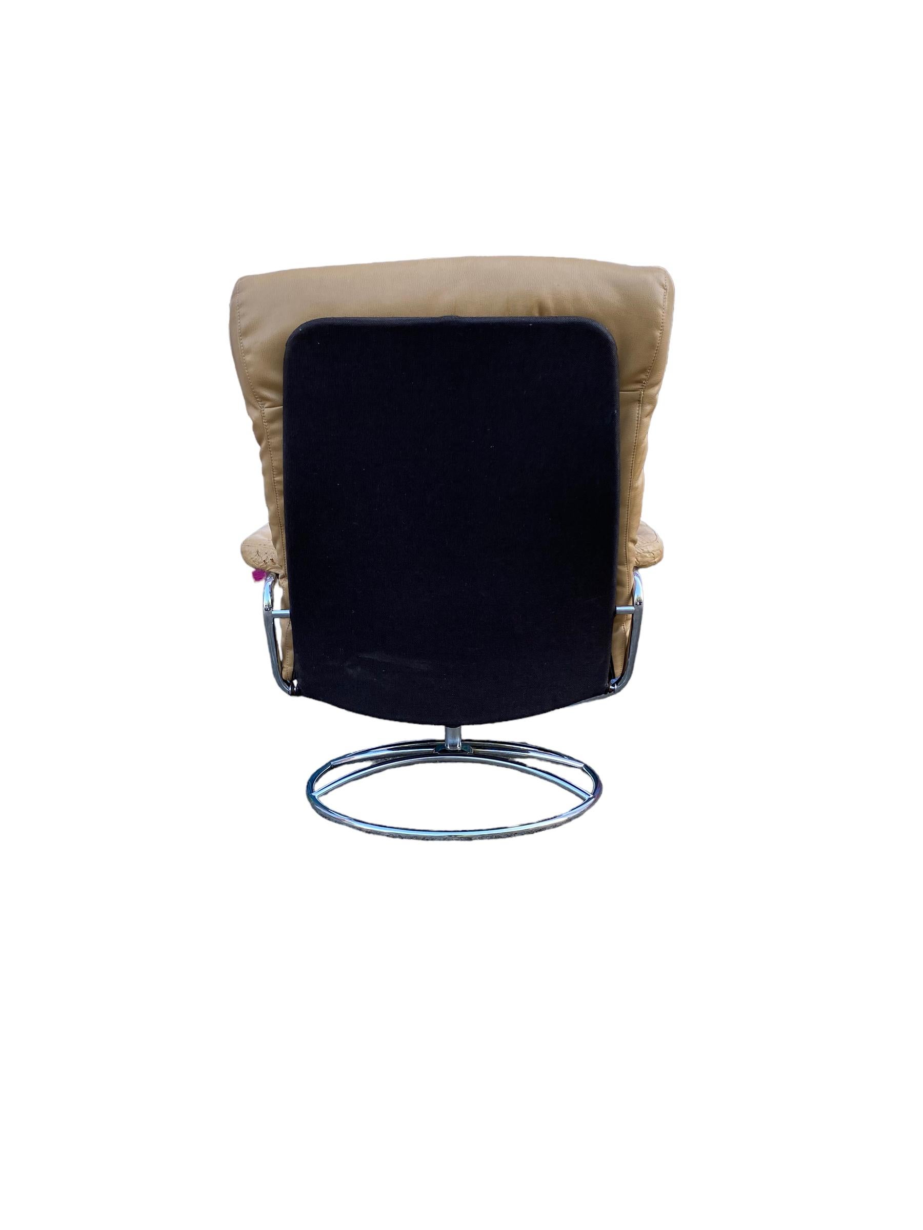 Chaise longue inclinable et pouf Ekornes Stressless en vente 1