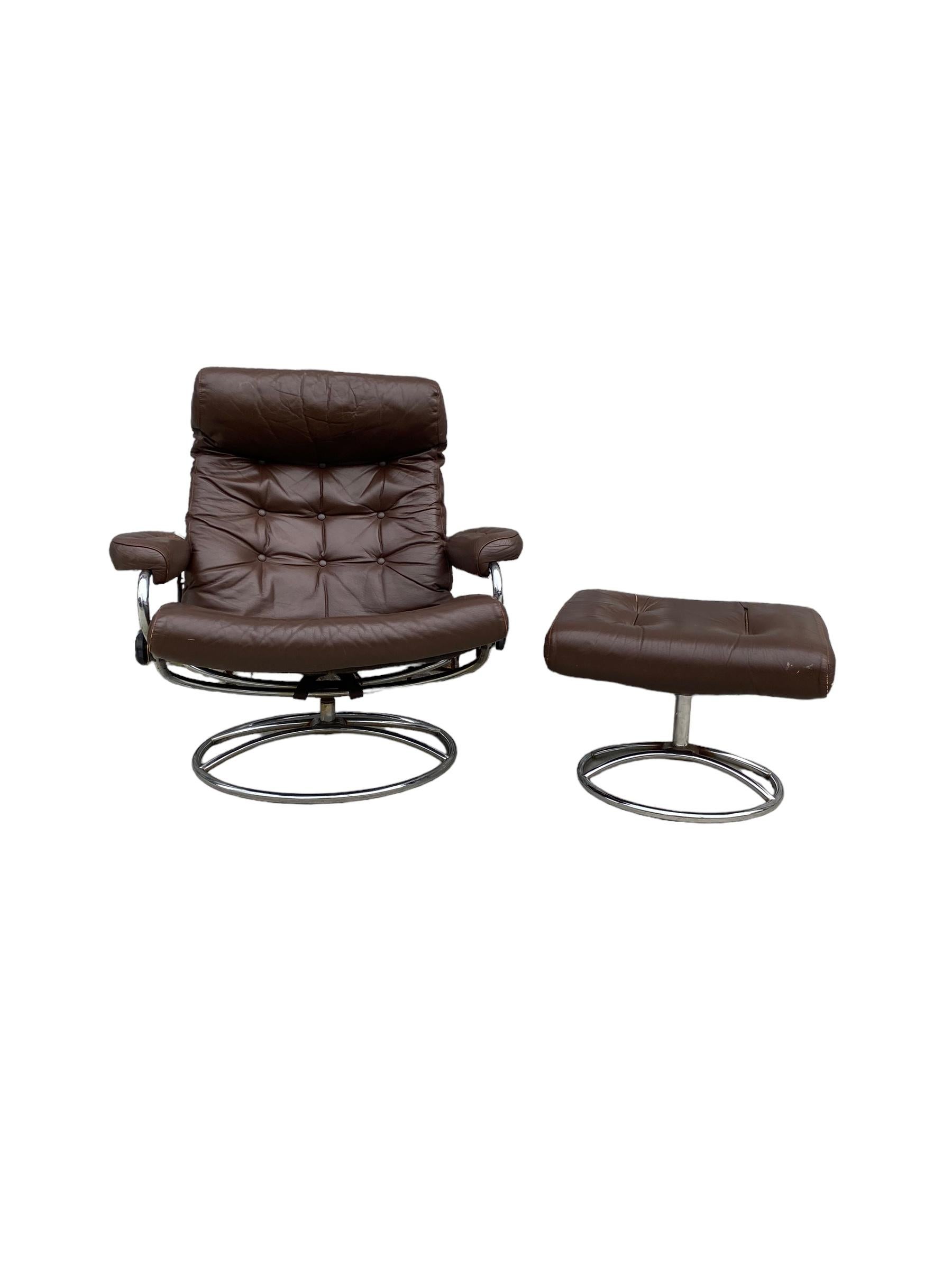 Ekornes Stressless Reclining Lounge Chair and Ottoman For Sale 4