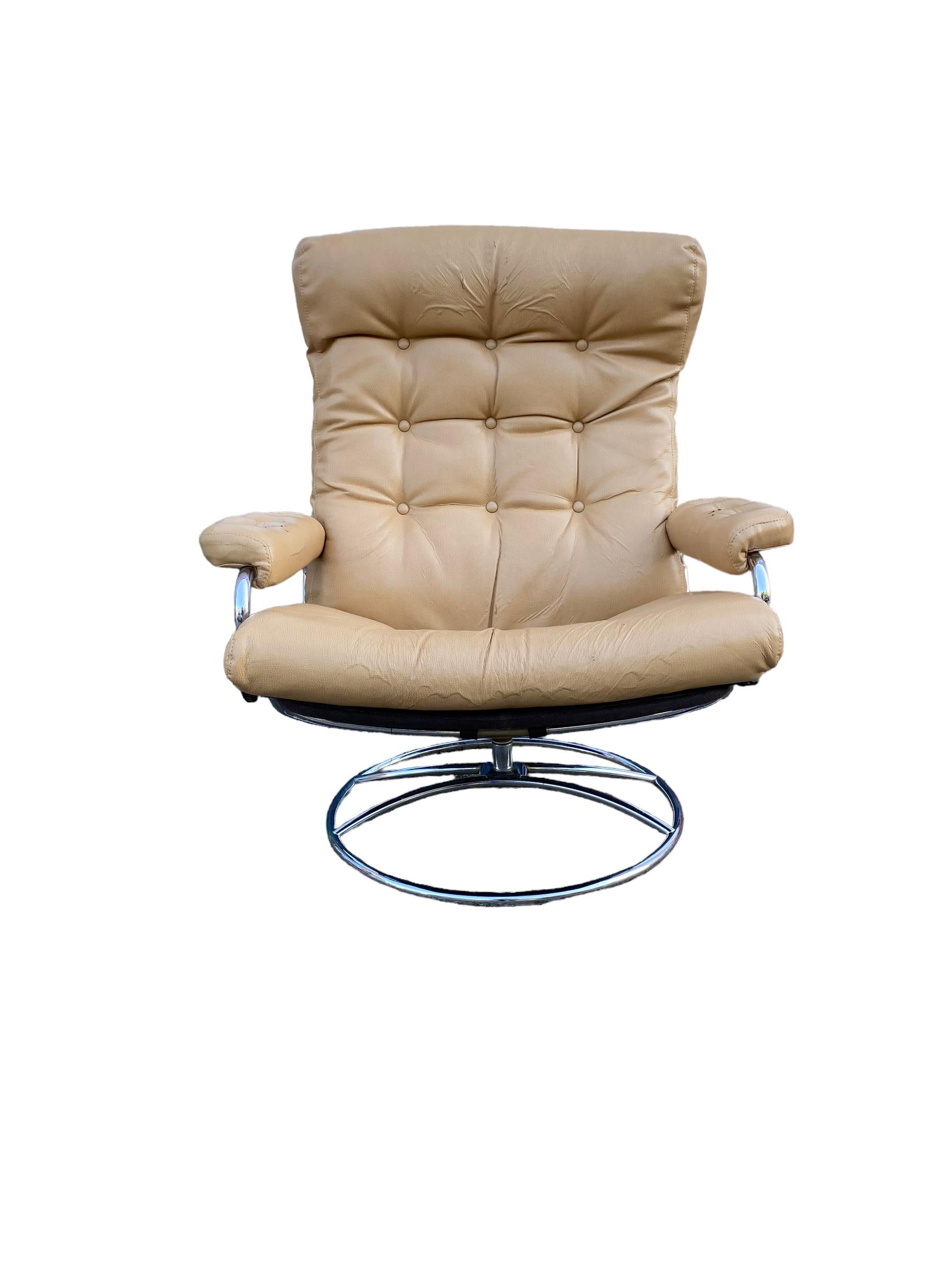 Ekornes Stressless Reclining Lounge Chair and Ottoman For Sale 3