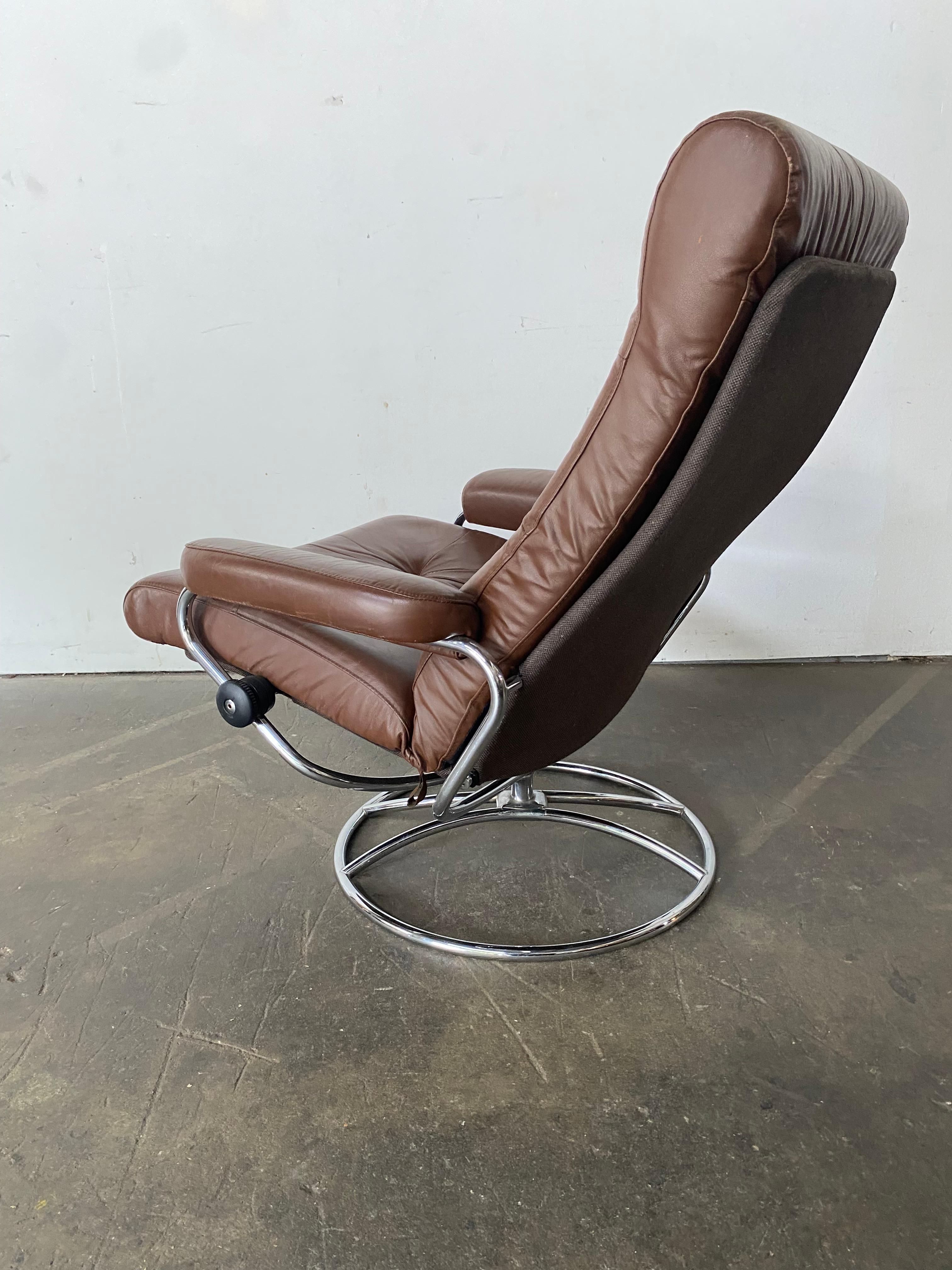 Ekornes Stressless Reclining Lounge Chair and Ottoman 7