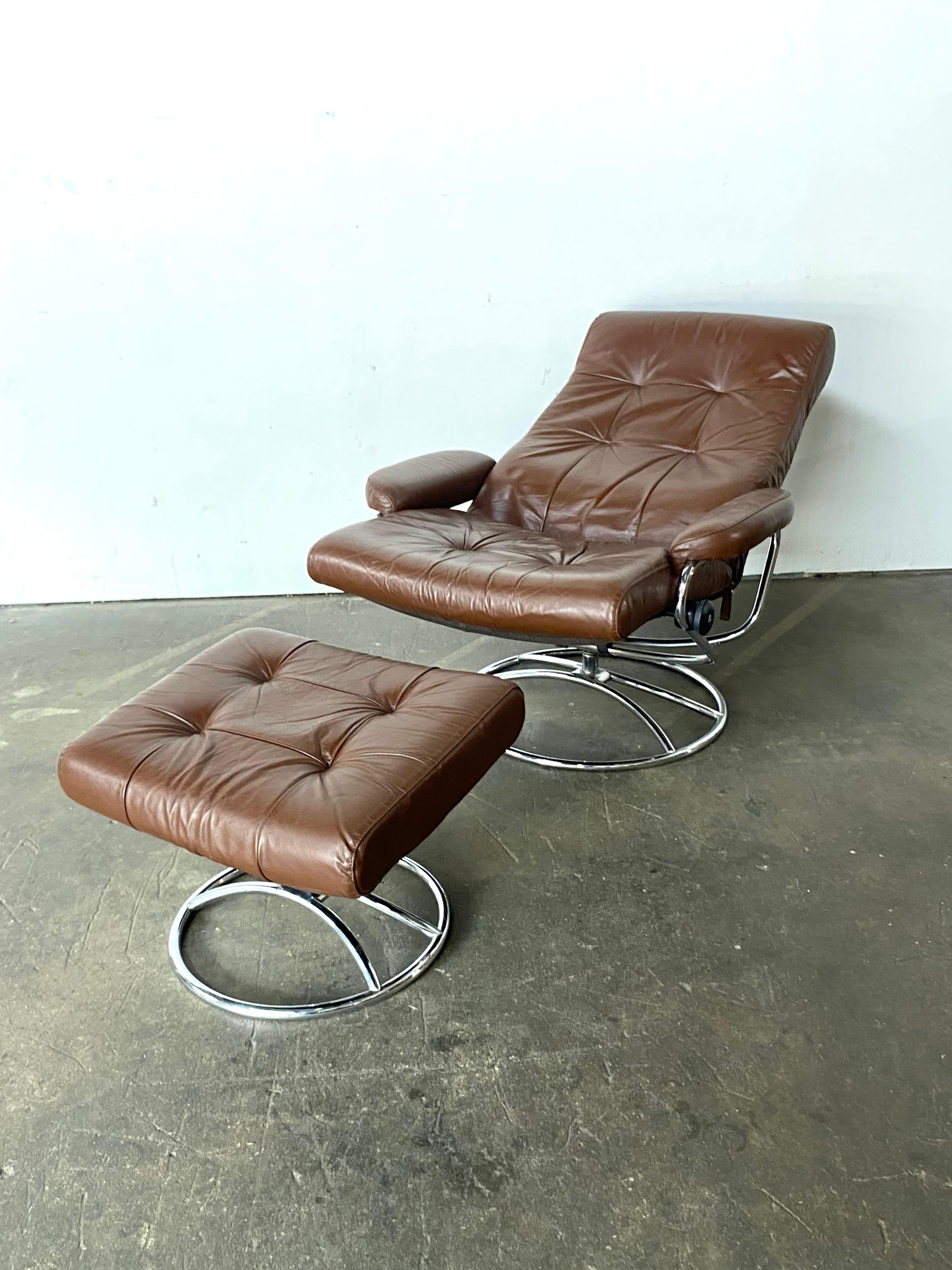 Ekornes Stressless Reclining Lounge Chair and Ottoman 4