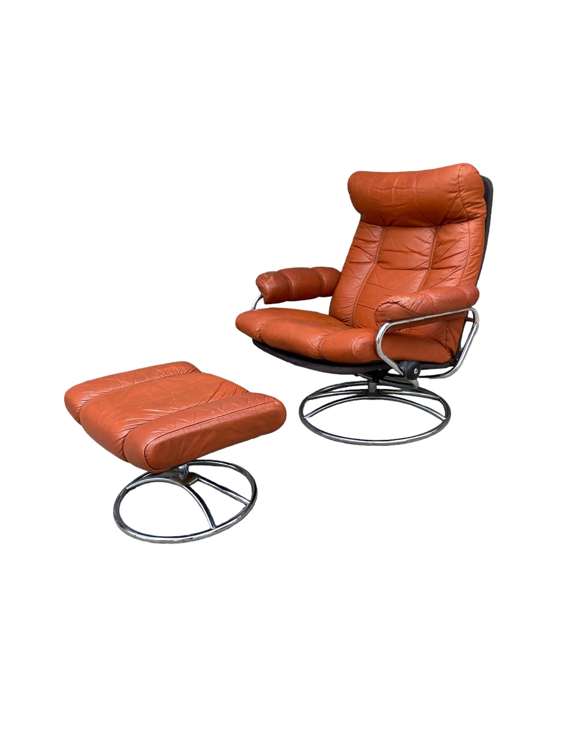 Ekornes Stressless Reclining Lounge Chair and Ottoman 10