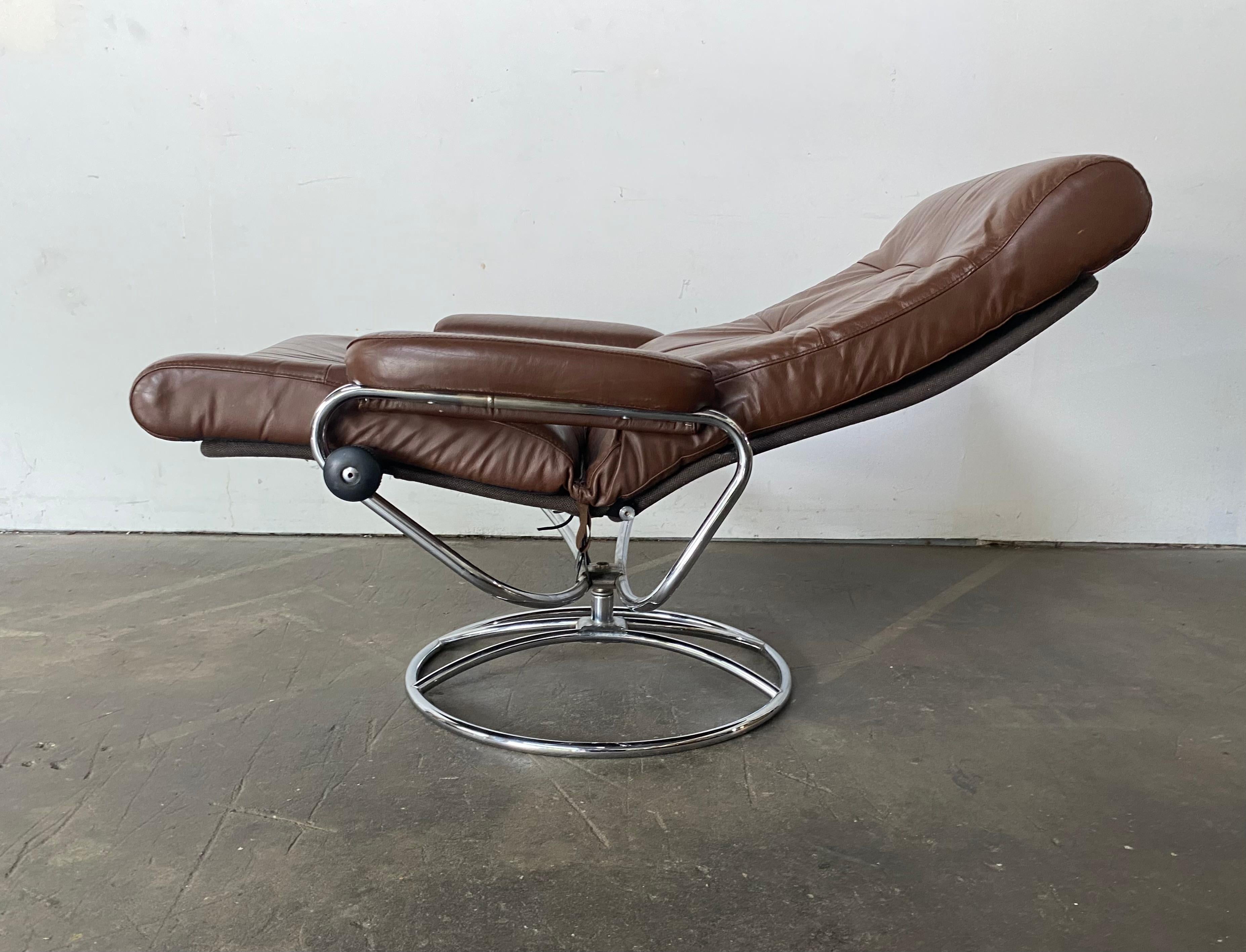 Ekornes Stressless Reclining Lounge Chair and Ottoman 8