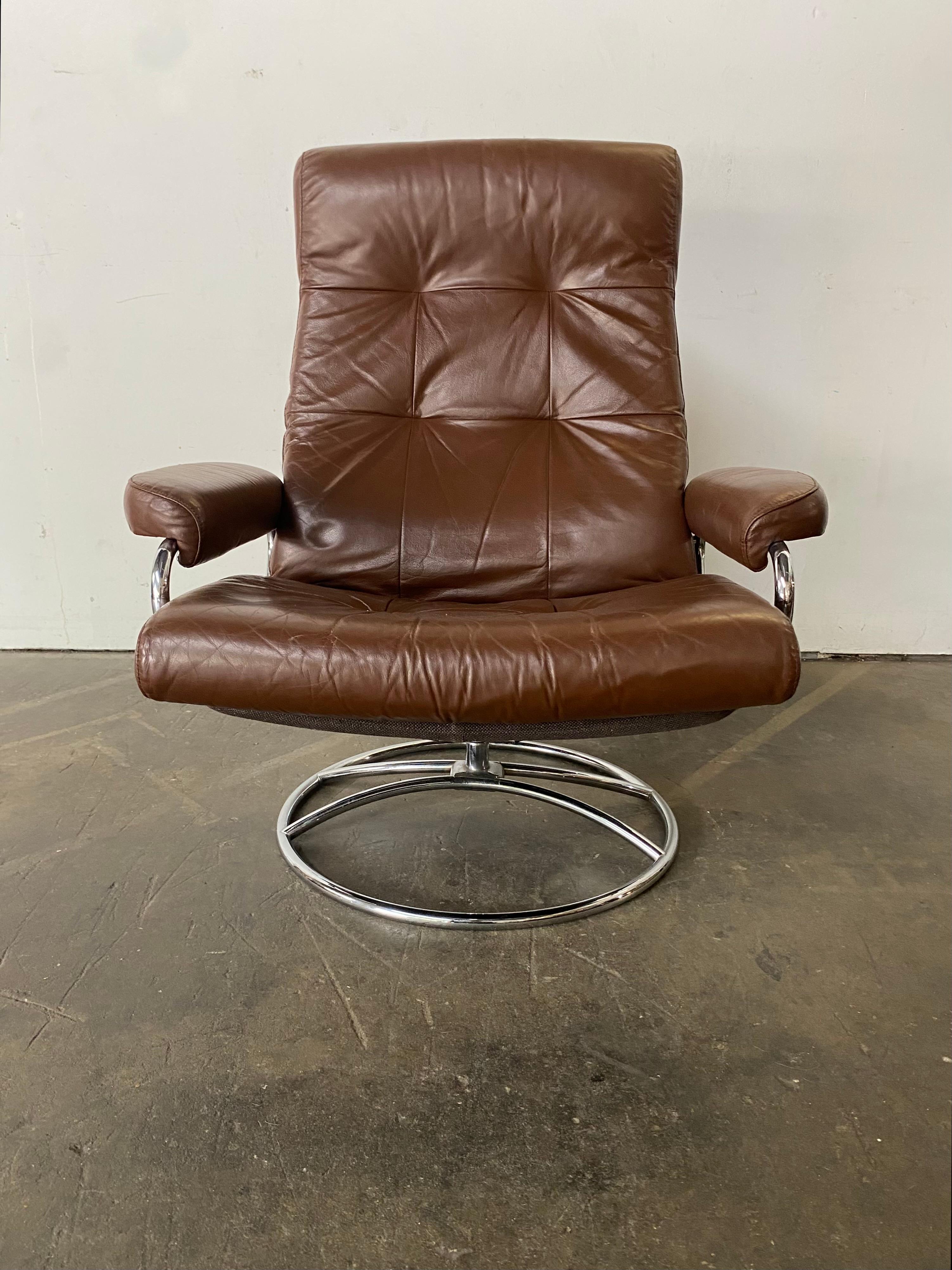 Ekornes Stressless Reclining Lounge Chair and Ottoman 9