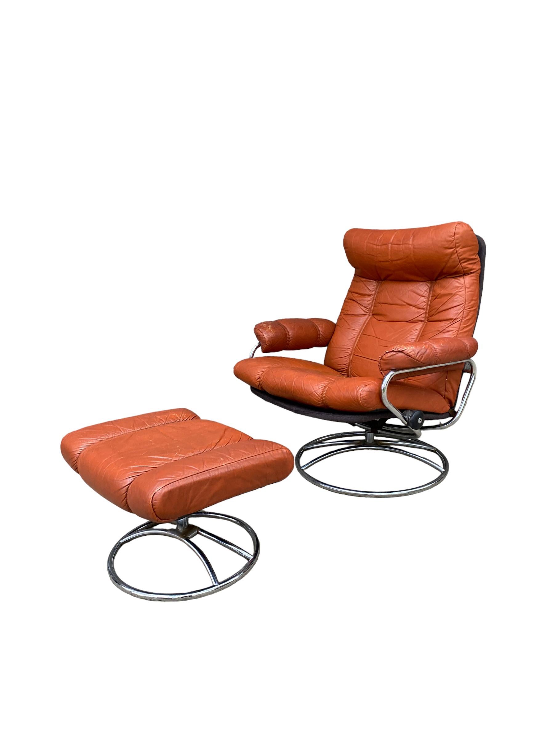 Ekornes Stressless reclining lounge chair and ottoman. Elegant mid century Scandinavian design with tubular bent chrome frame and burnt orange leather cushion. Lounge in comfort with this timeless design.