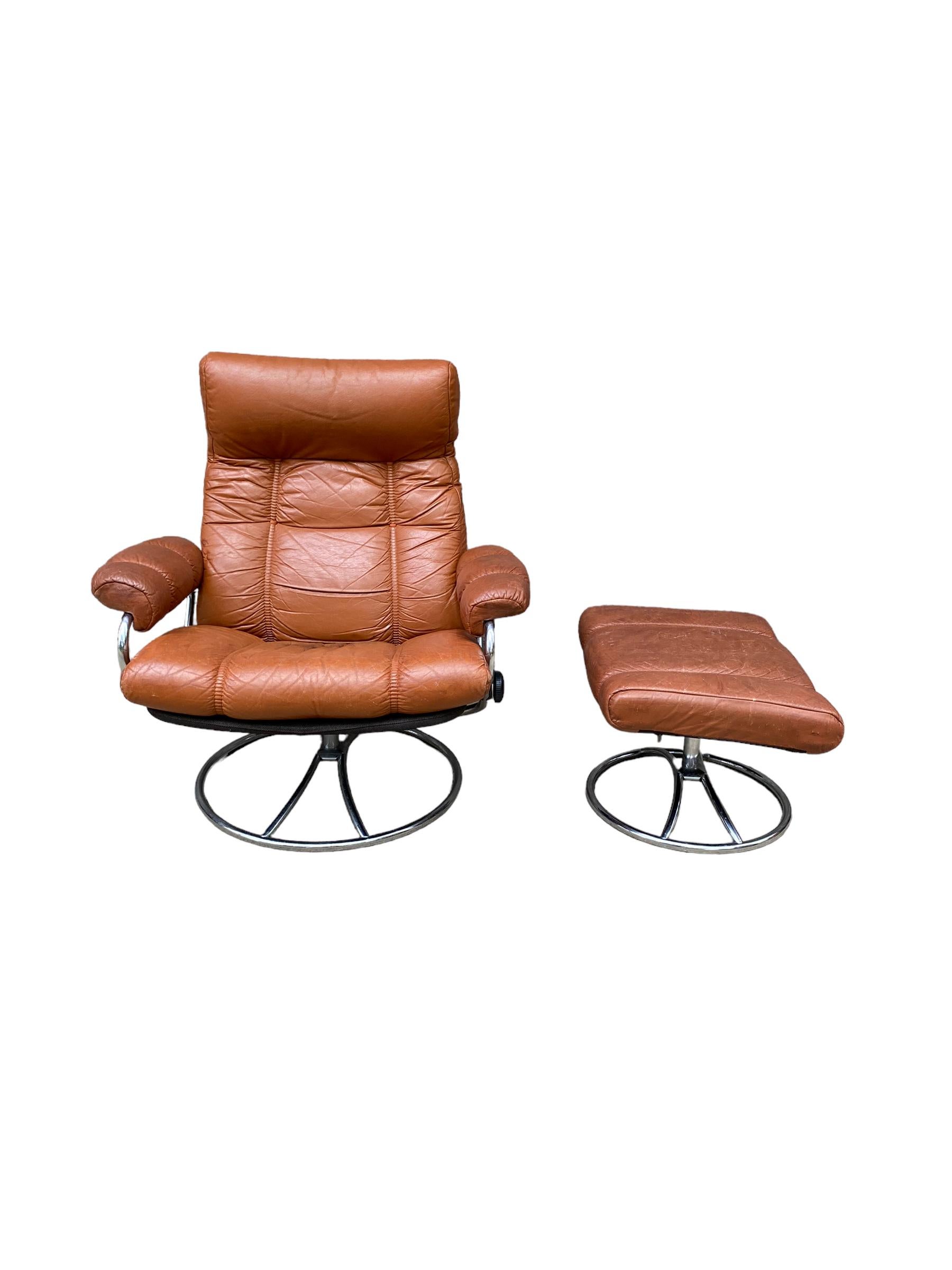 Ekornes Stressless reclining lounge chair and ottoman. Elegant mid century Scandinavian design with tubular bent chrome frame and cognac brown leather cushion. Lounge in comfort with this timeless design.