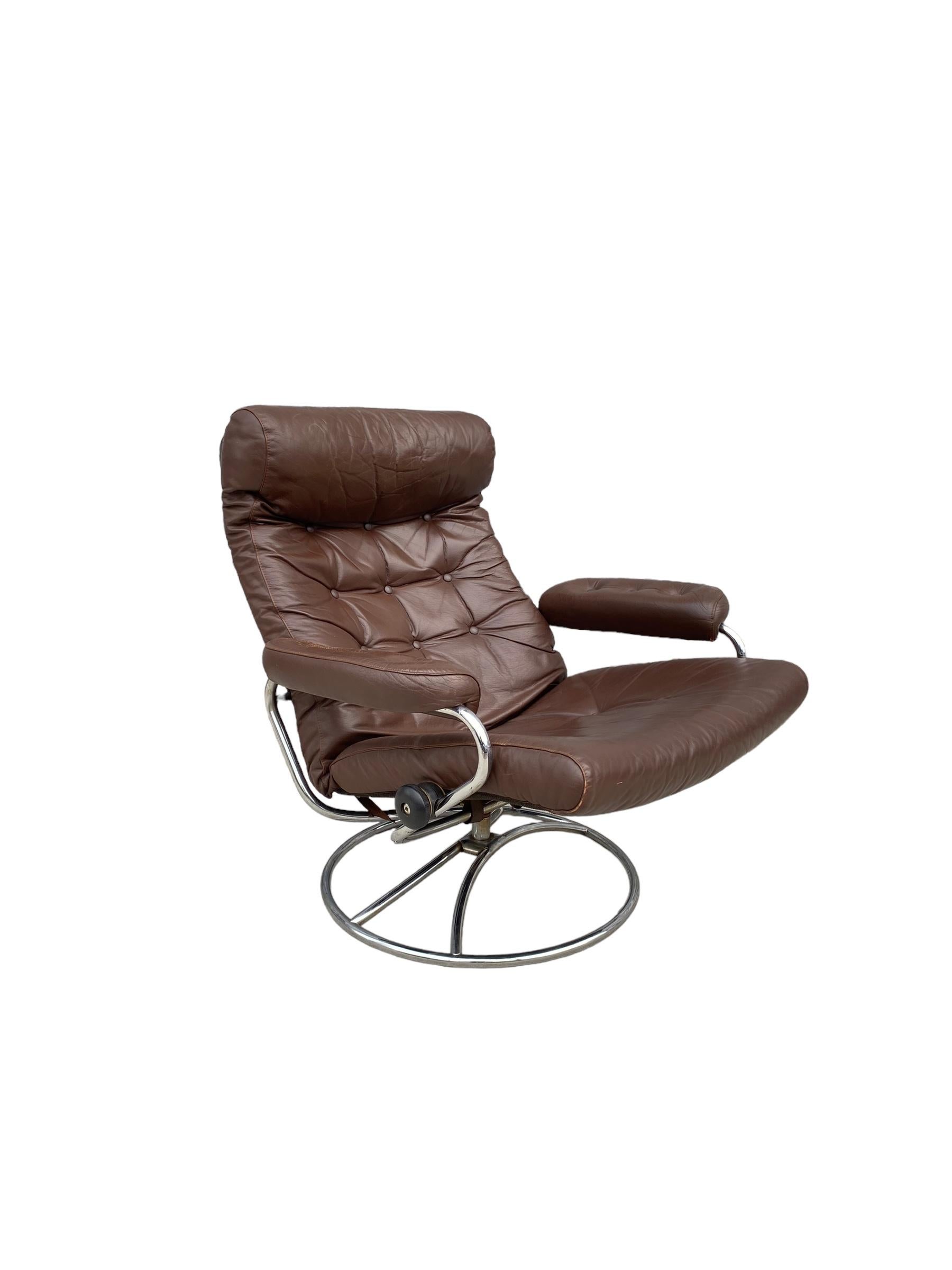 Mid-Century Modern Ekornes Stressless Reclining Lounge Chair and Ottoman For Sale
