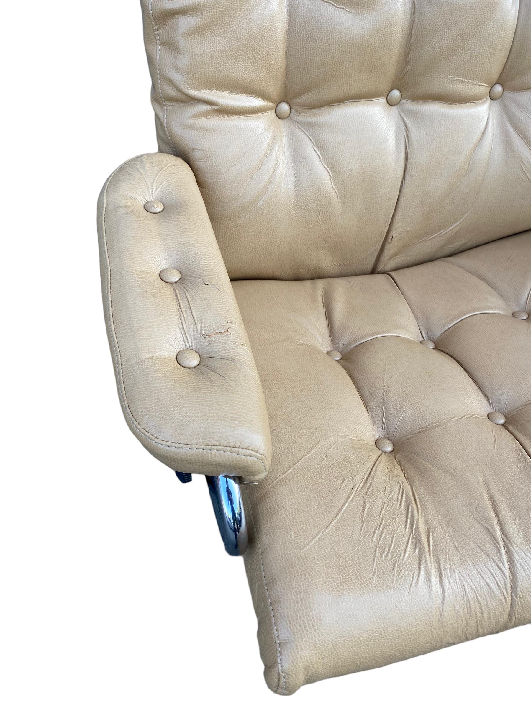 Mid-Century Modern Chaise longue inclinable et pouf Ekornes Stressless en vente