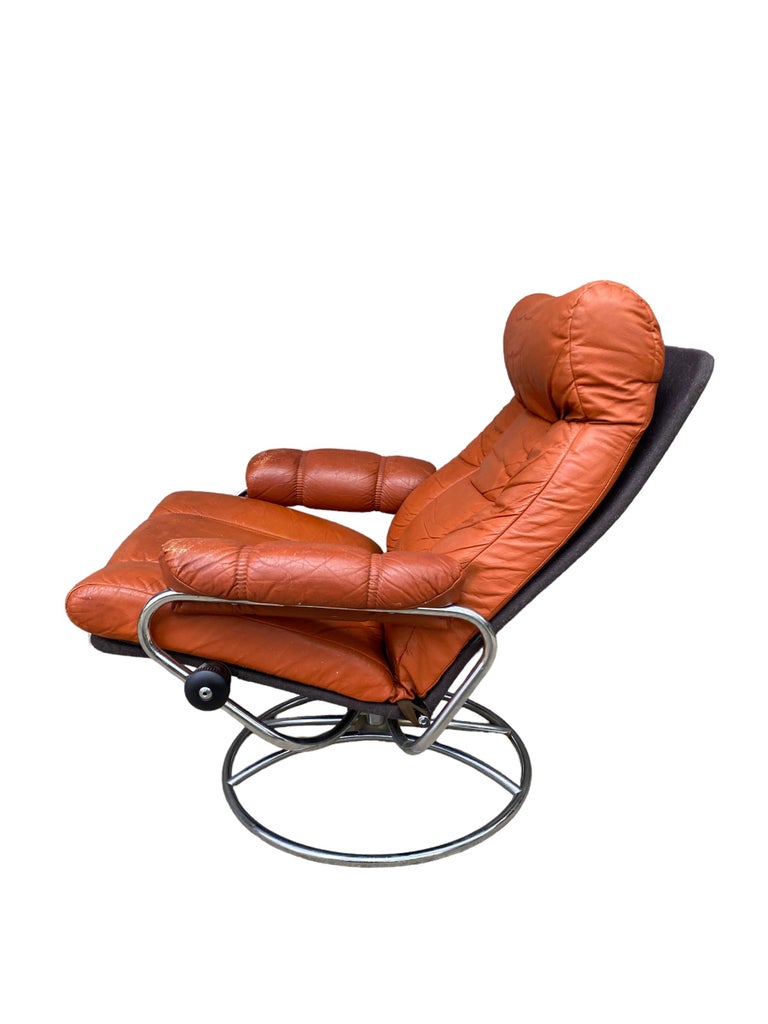 Ekornes Stressless Reclining Lounge Chair and Ottoman For Sale at 1stDibs
