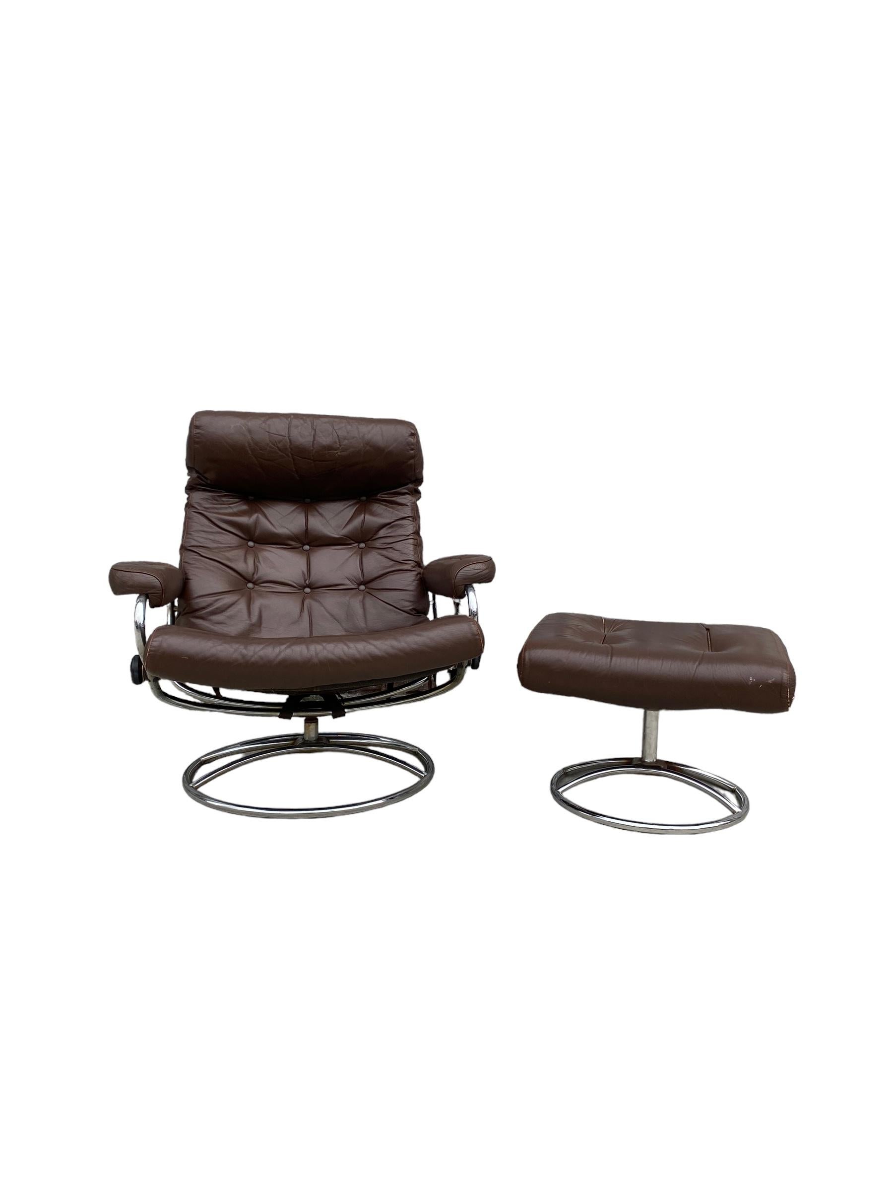 Leather Ekornes Stressless Reclining Lounge Chair and Ottoman For Sale