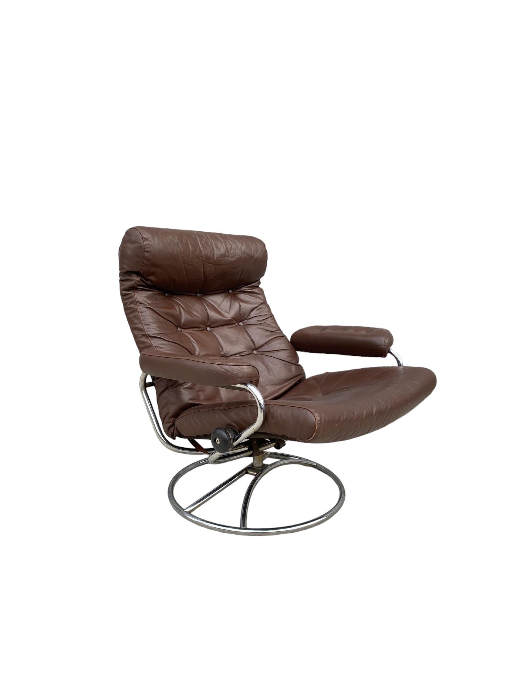 Ekornes Stressless Reclining Lounge Chair and Ottoman For Sale 1