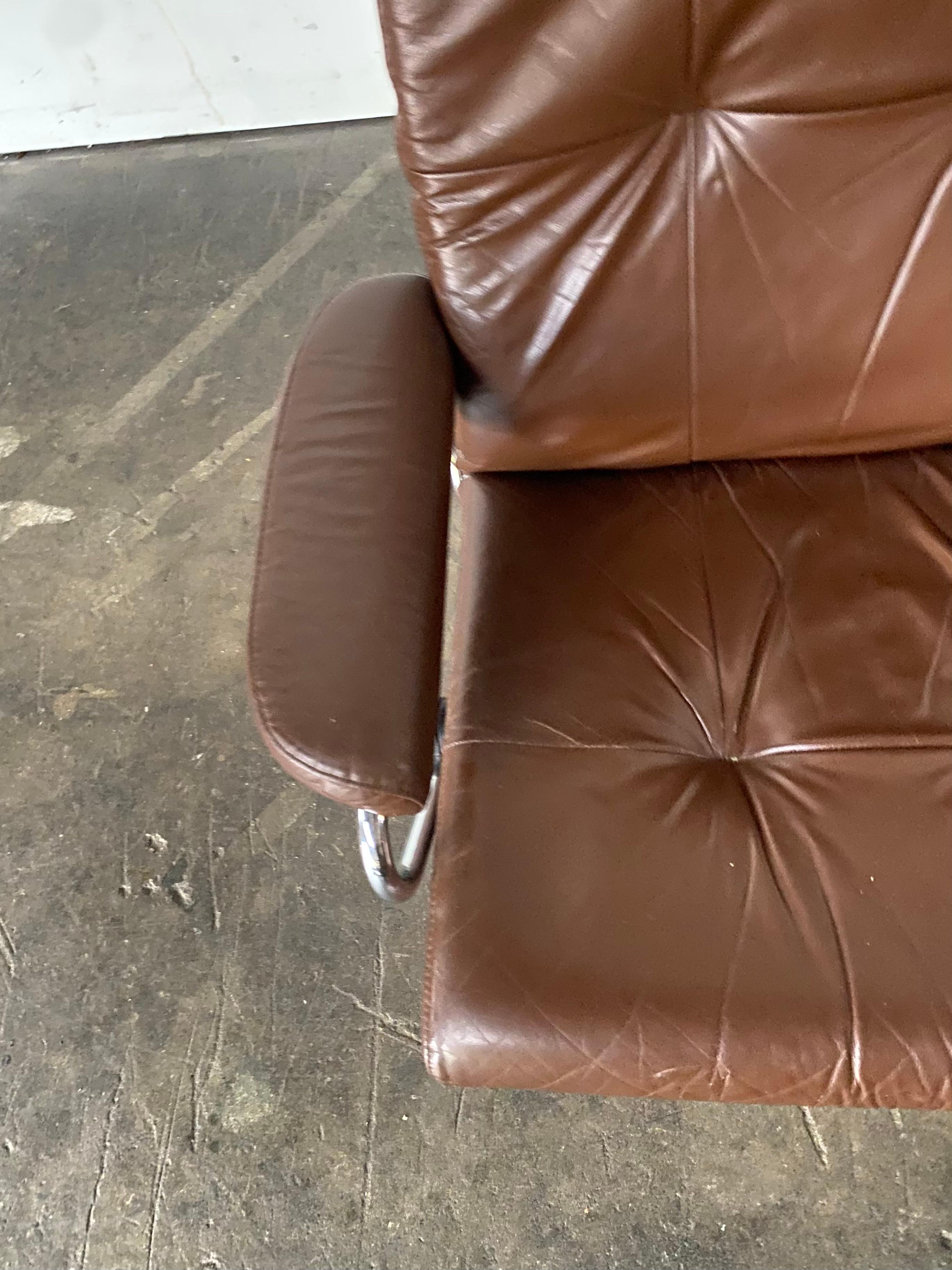 Ekornes Stressless Reclining Lounge Chair and Ottoman In Good Condition In Brooklyn, NY